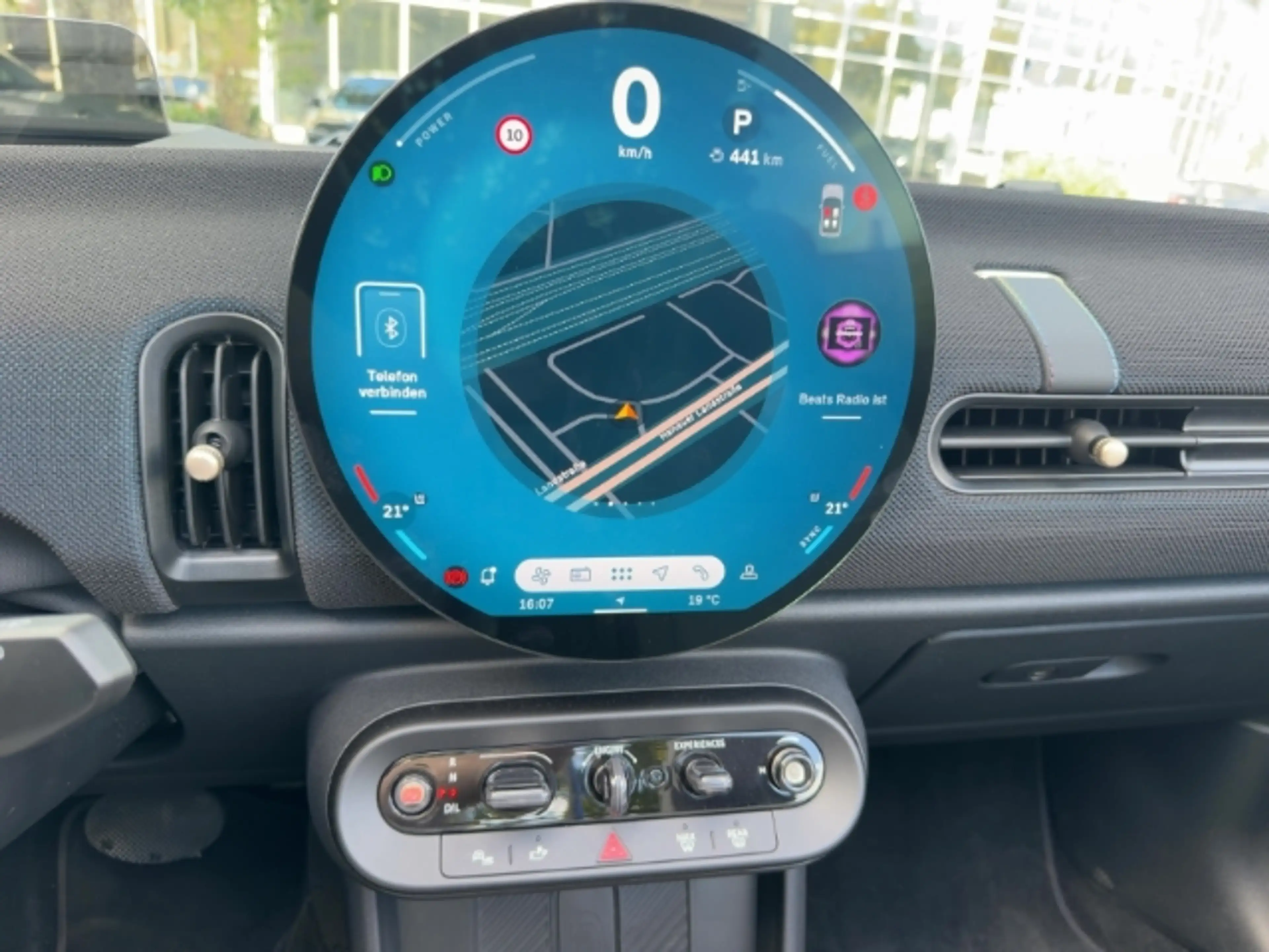 MINI Cooper Cabrio C HUD Navi HarmanKardon LED Kurvenlicht Mehrzonenk — photo 10