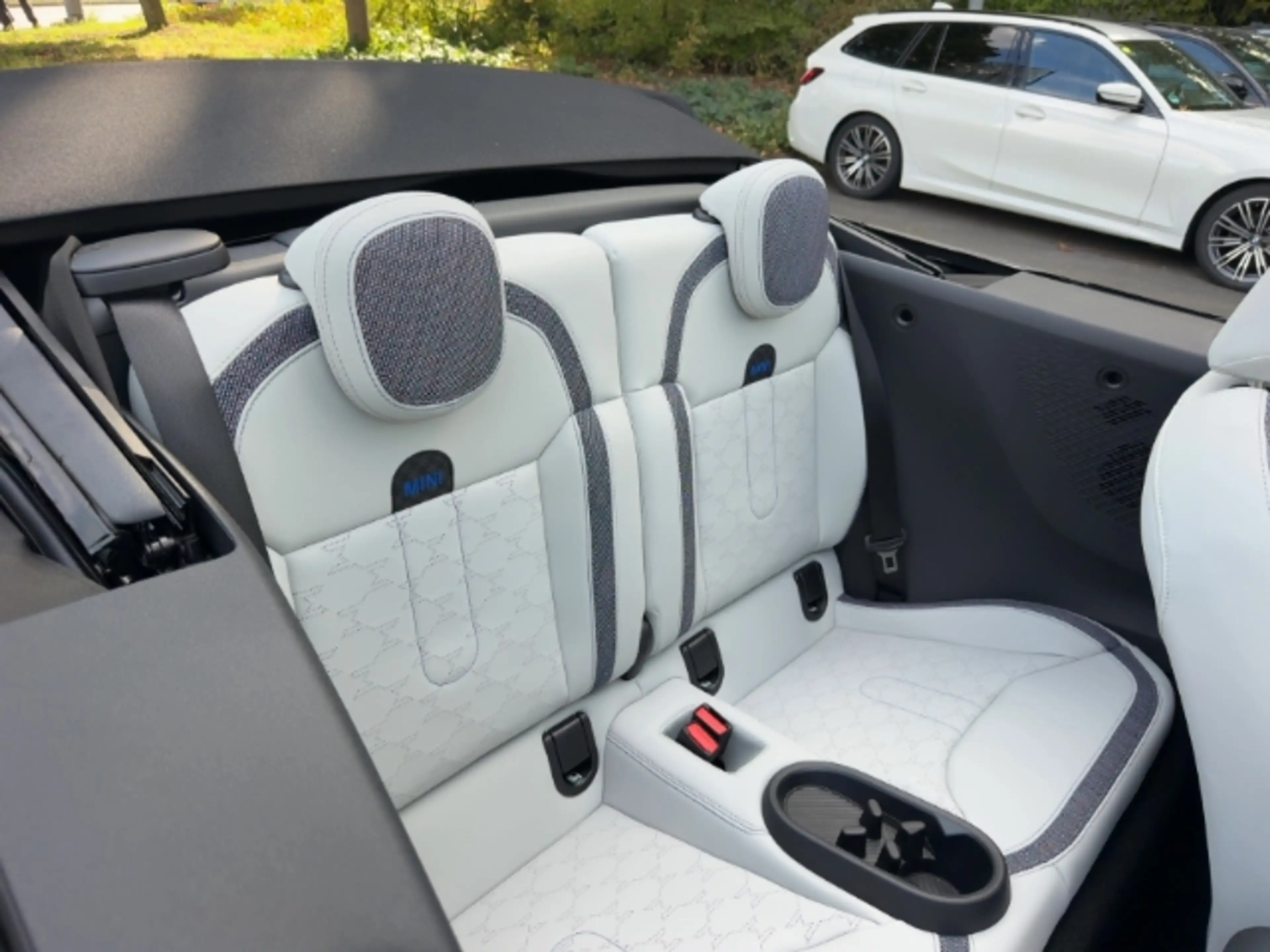 MINI Cooper Cabrio C HUD Navi HarmanKardon LED Kurvenlicht Mehrzonenk — photo 7