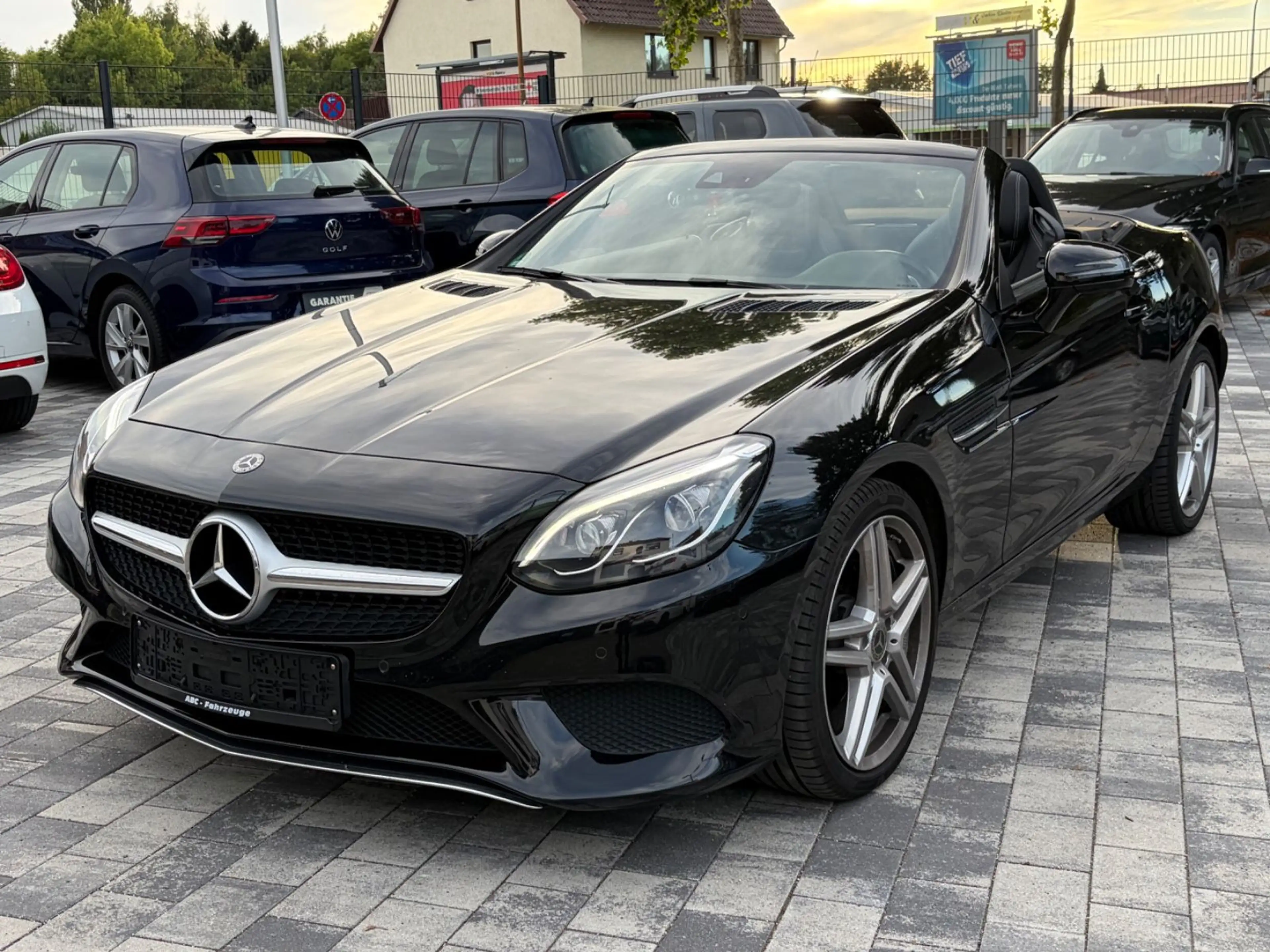 Mercedes-Benz SLC 300 Roadster 2.Hand / LED / HU & Insp.NEU