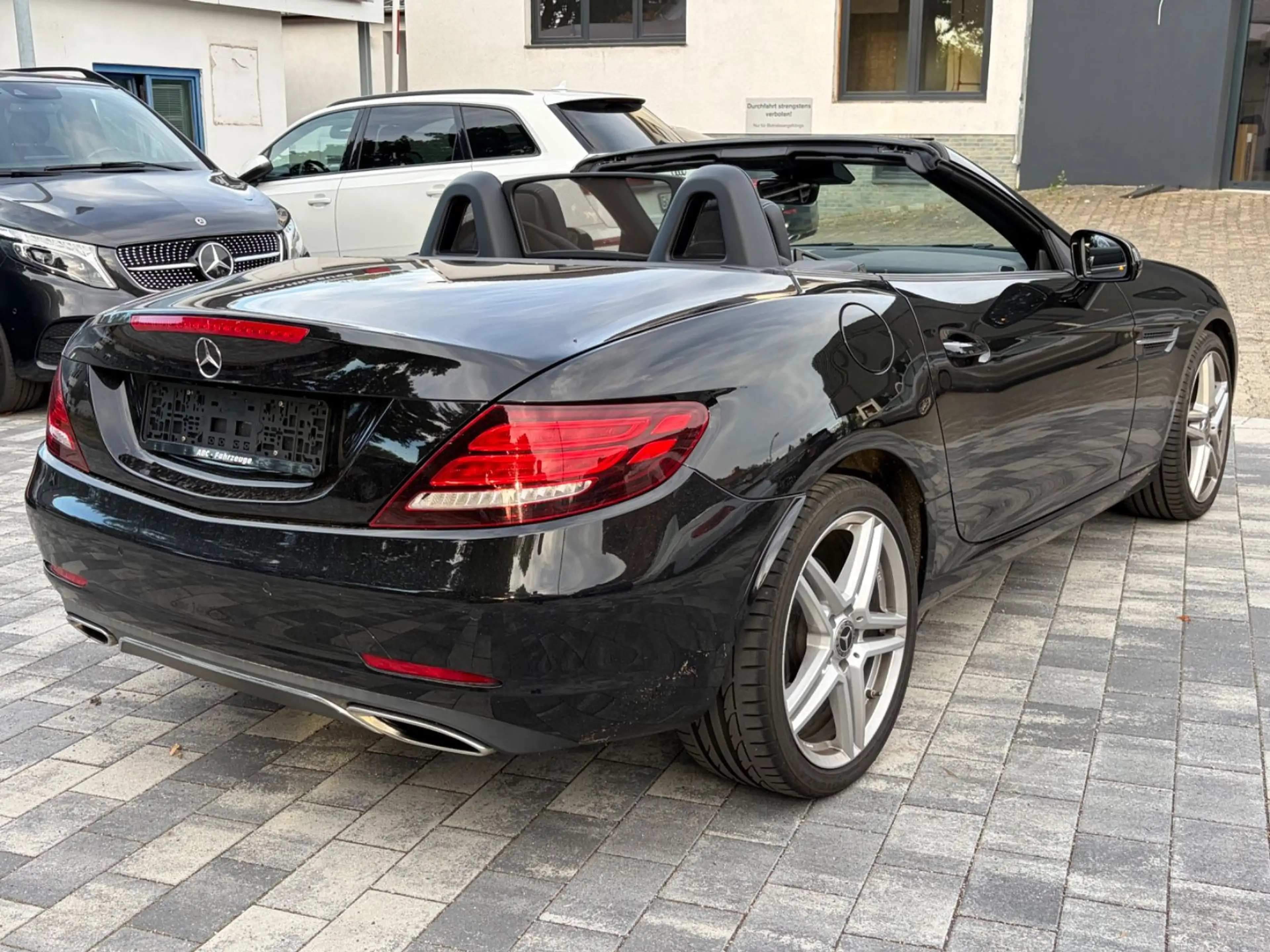 Mercedes-Benz SLC 300 Roadster 2.Hand / LED / HU & Insp.NEU — photo 4