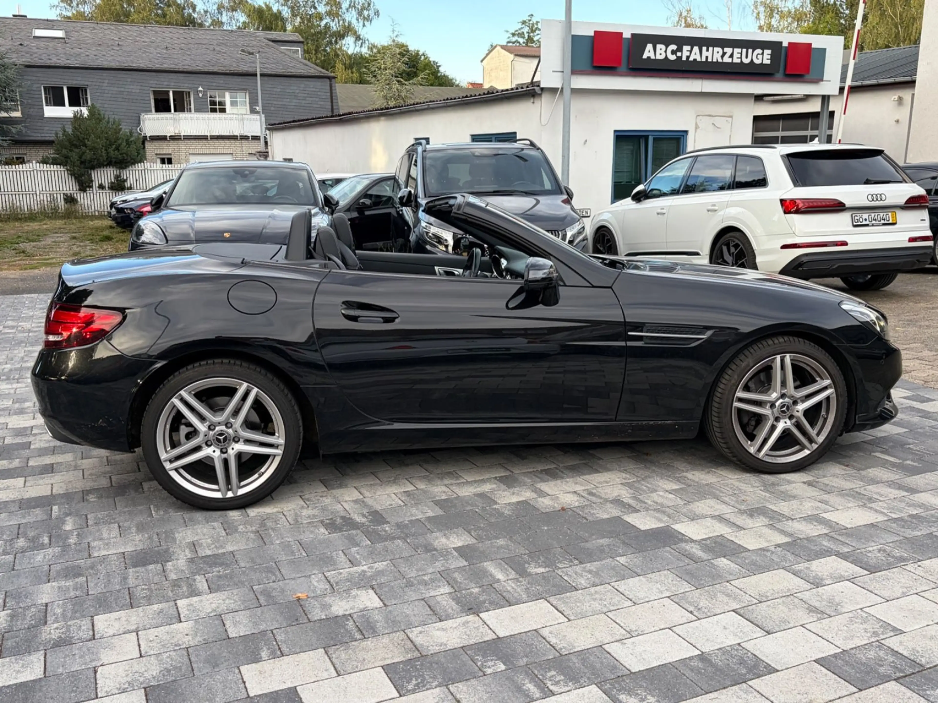 Mercedes-Benz SLC 300 Roadster 2.Hand / LED / HU & Insp.NEU — photo 9