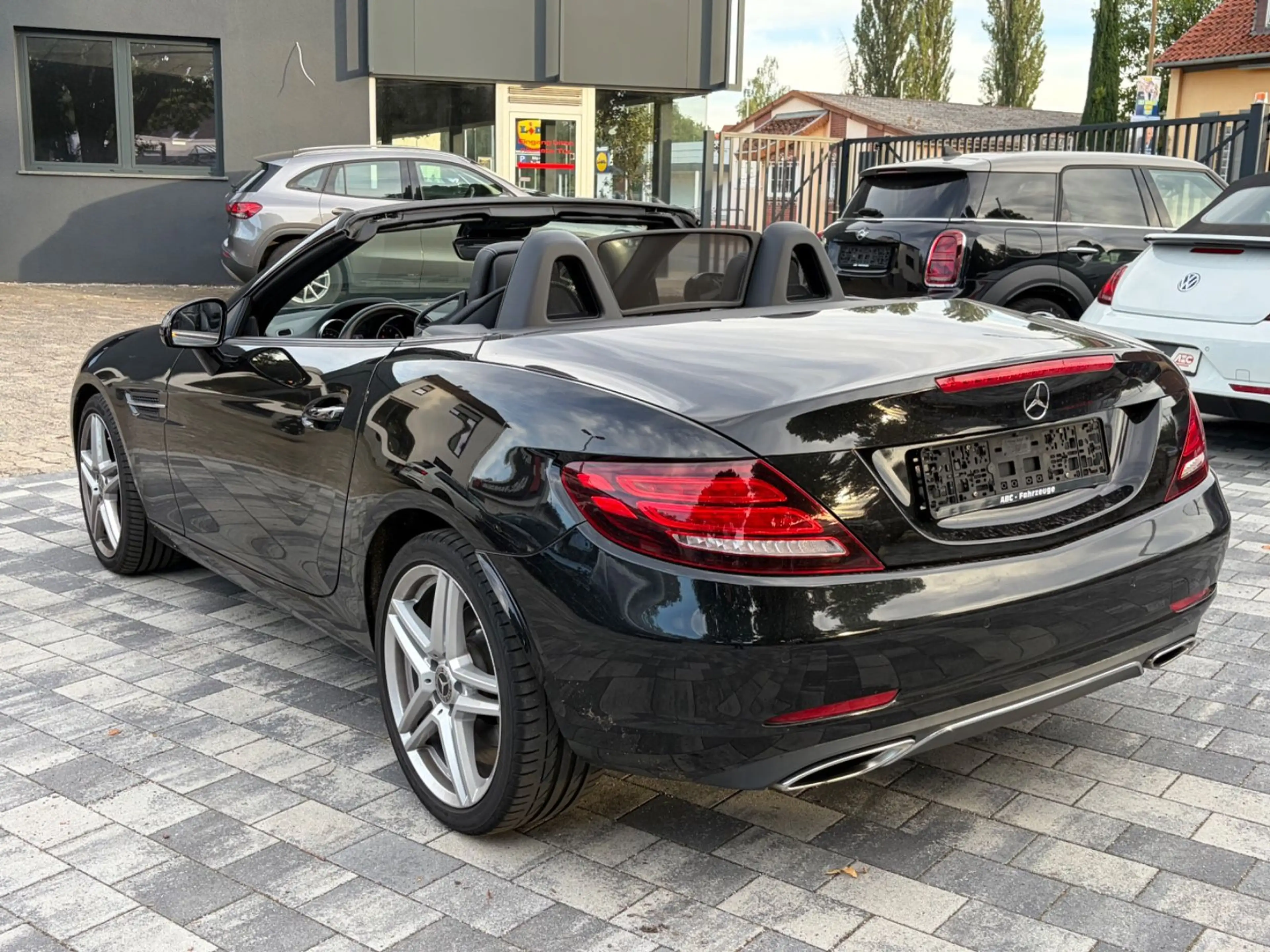 Mercedes-Benz SLC 300 Roadster 2.Hand / LED / HU & Insp.NEU — photo 6