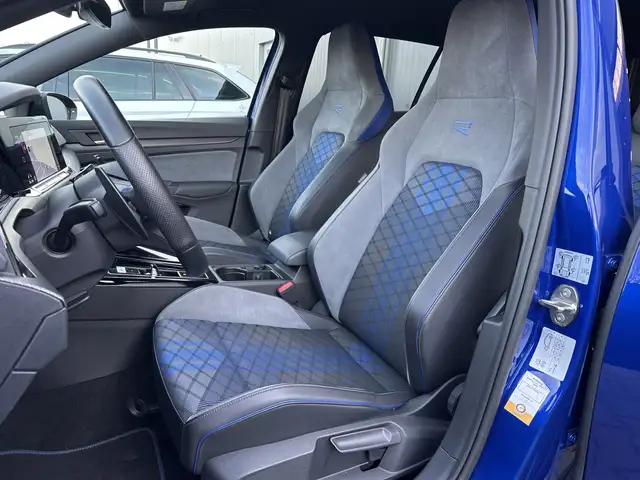Volkswagen Golf view 9