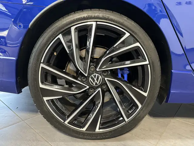 Volkswagen Golf view 3