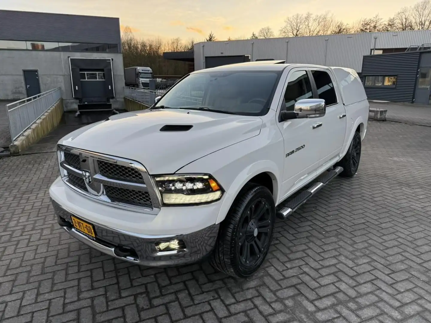 Dodge RAM 1500 5.7HEMi, LUCHTVERING, HUIF, LARAMIE! Blanc - 2