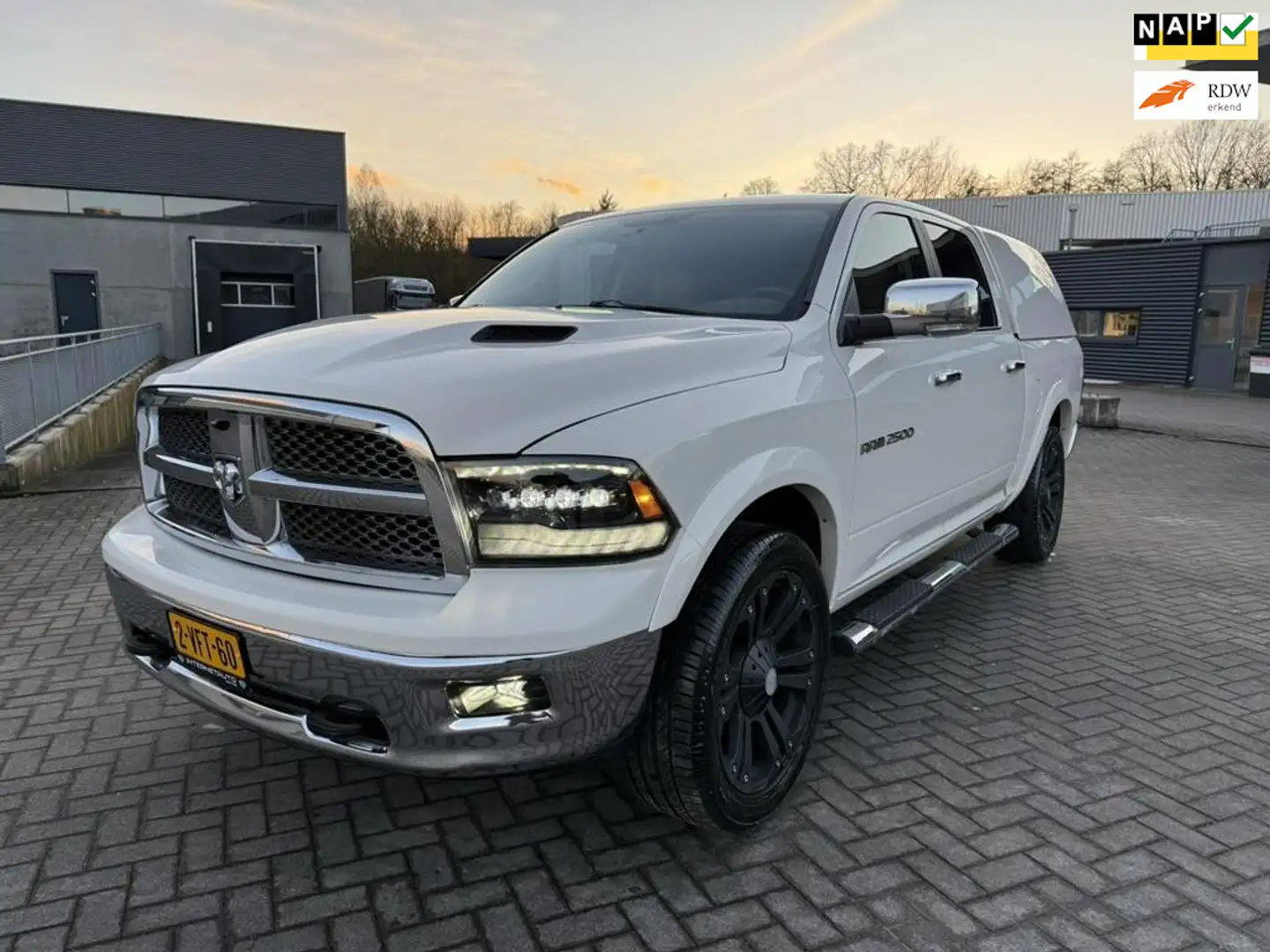 Dodge RAM 1500 5.7HEMi, LUCHTVERING, HUIF, LARAMIE! Blanc - 1