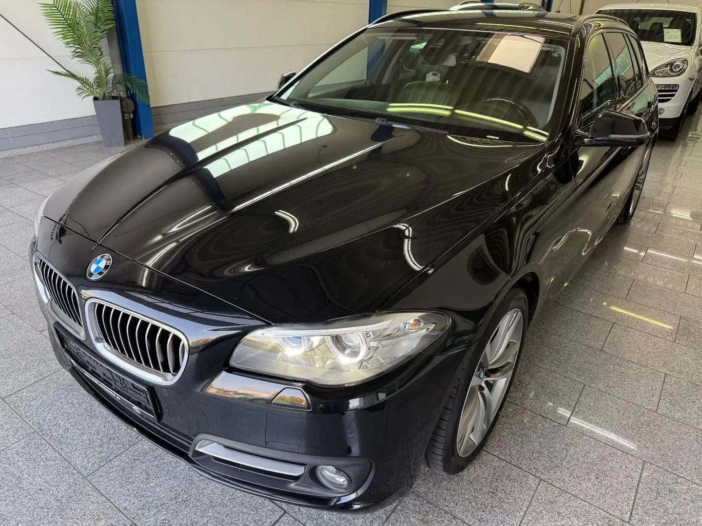 BMW 520 d*AUTOMATIK*BI-XEN*NAV*TMP*PDC*LEDER*LED*SHZ Noir - 2