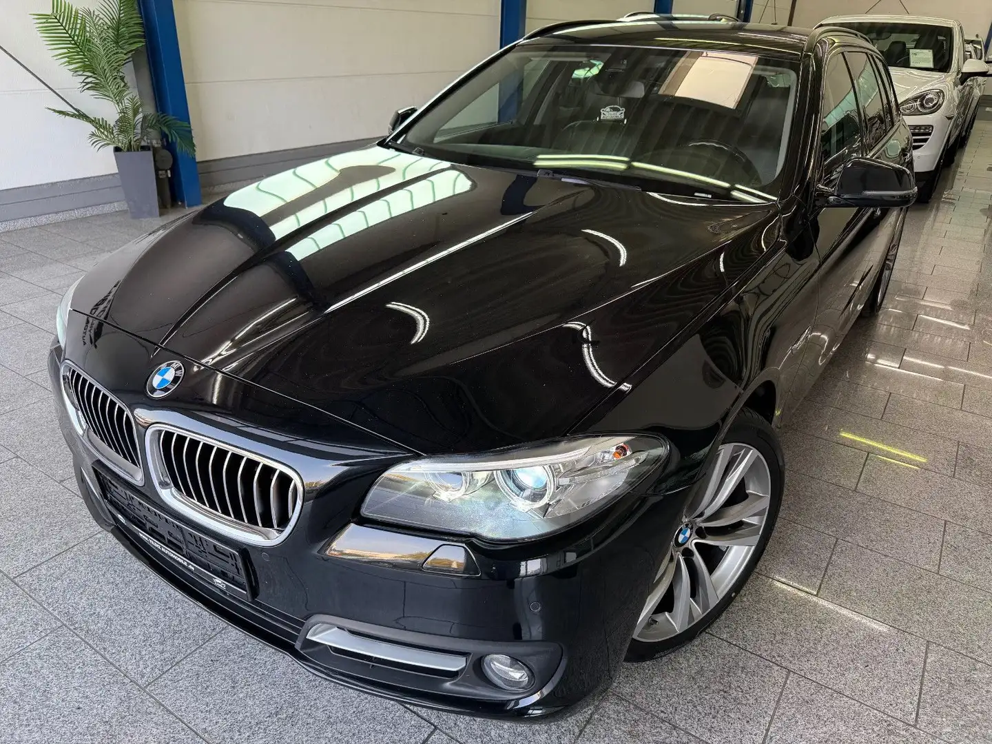 BMW 520 d*AUTOMATIK*BI-XEN*NAV*TMP*PDC*LEDER*LED*SHZ Noir - 1