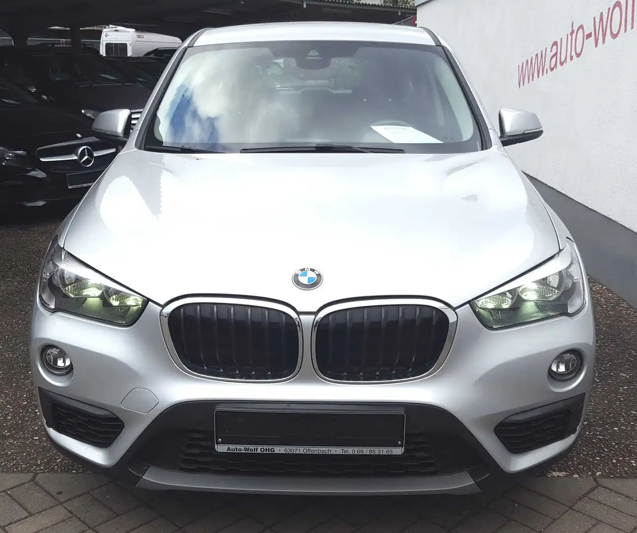 BMW X1 xDrive 20i advantage AG, Navi, Keyless-Go... Argent - 2