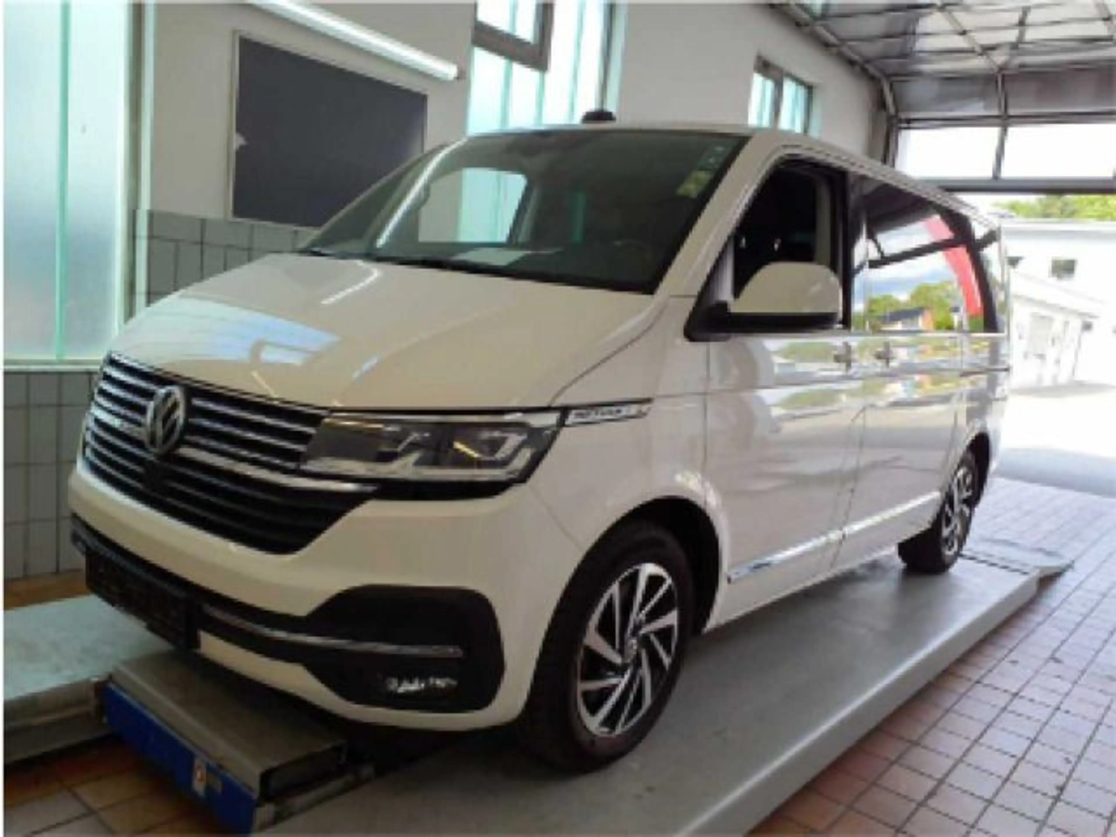 Volkswagen T6.1 Multivan 2.0 TDI Generation Six DSG Navi*AH — photo 2