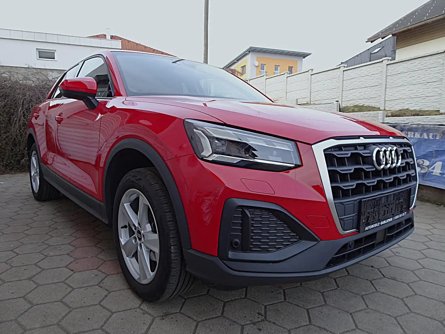 Audi Q2 35 TFSI Admired S tronic Leder, Navi, LED, AHV Rot - 2