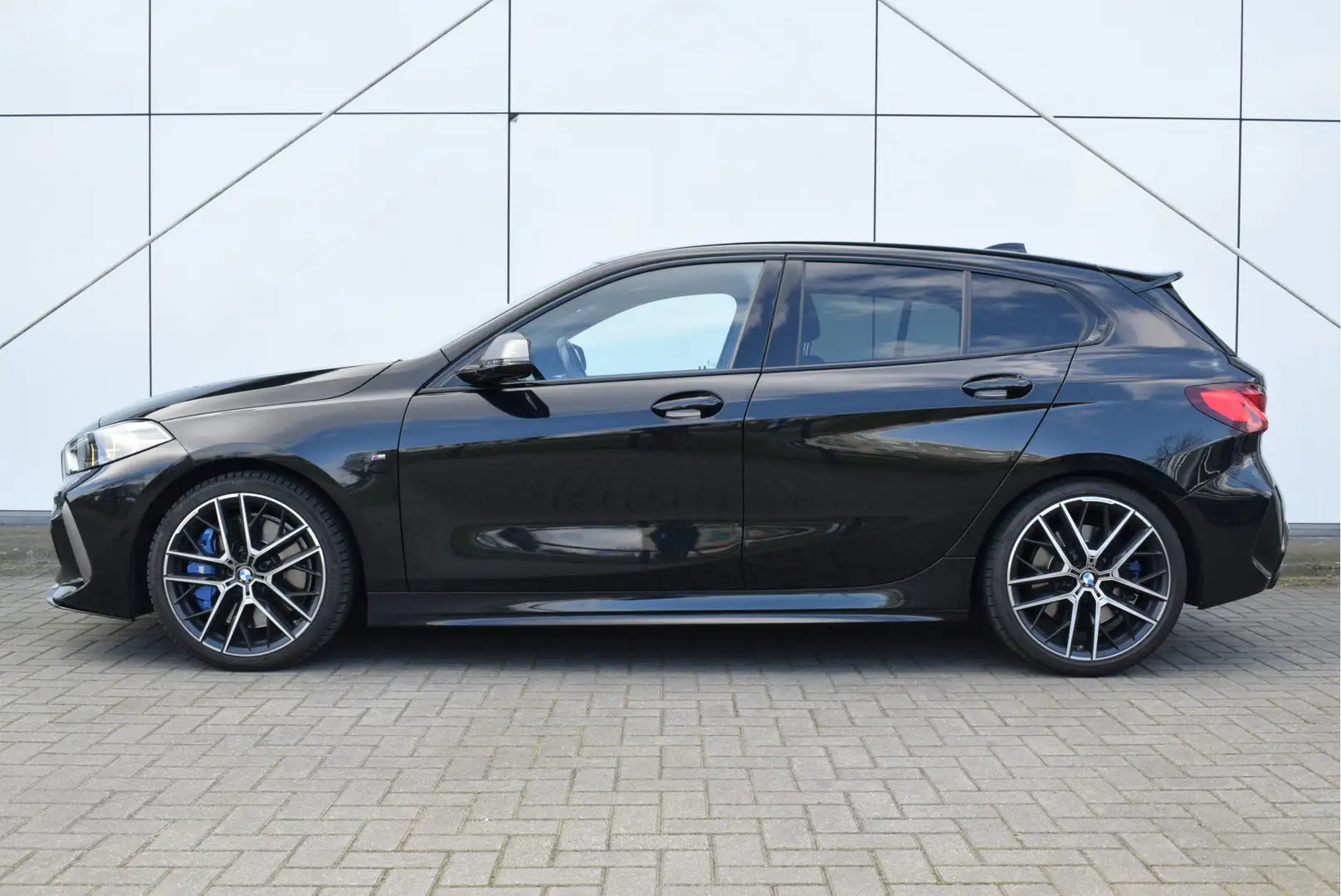 BMW 135 1 Serie M135i xDrive High Executive M Sport Automa Zwart - 2