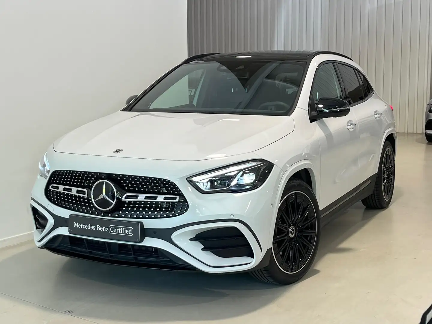 Mercedes-Benz GLA 180 AMG Line - 1