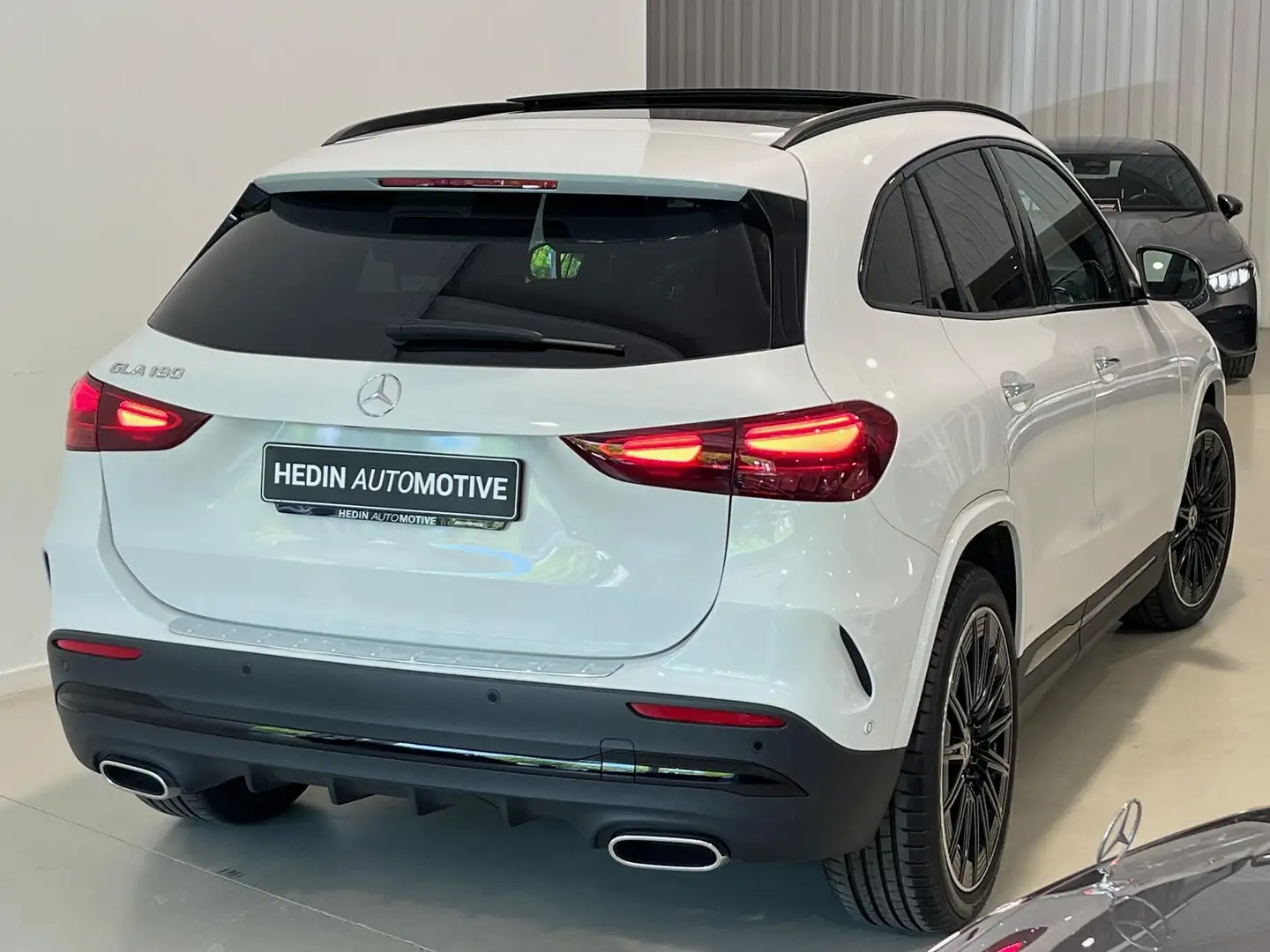 Mercedes-Benz GLA 180 AMG Line - 2