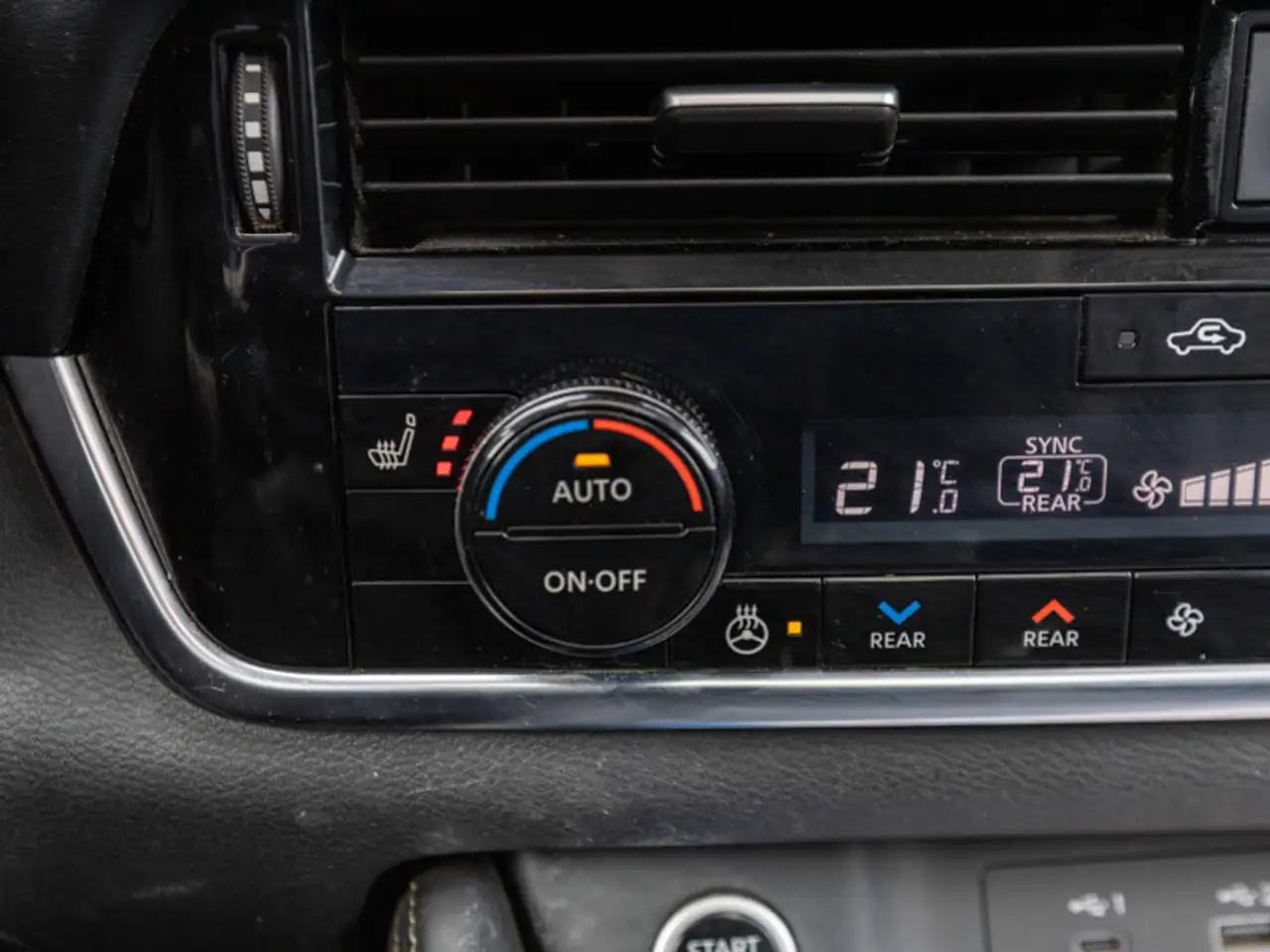 Nissan Rogue снимка Nissan Rogue