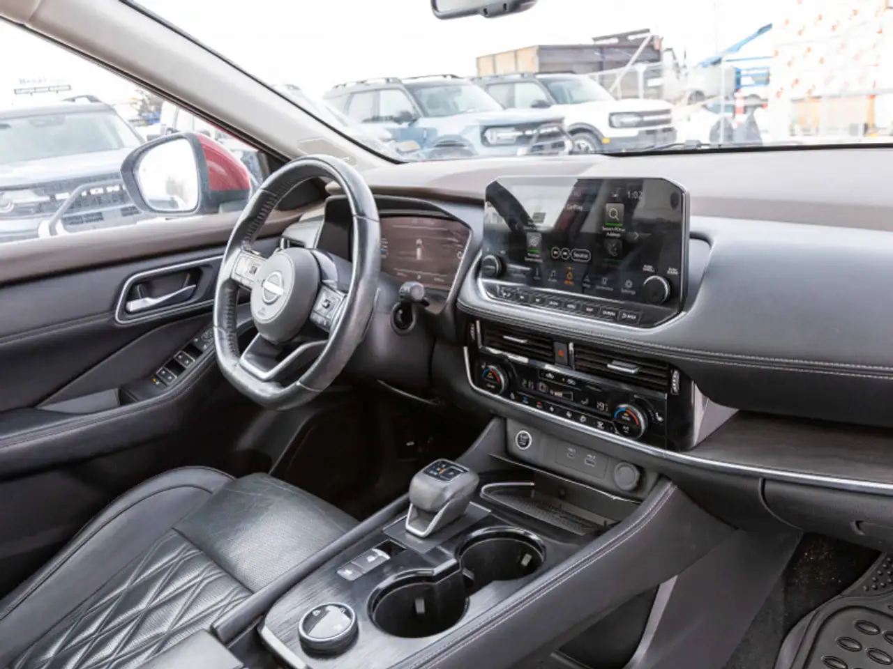 Nissan Rogue снимка Nissan Rogue