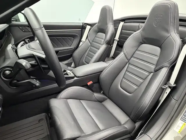 Porsche 911 view 6