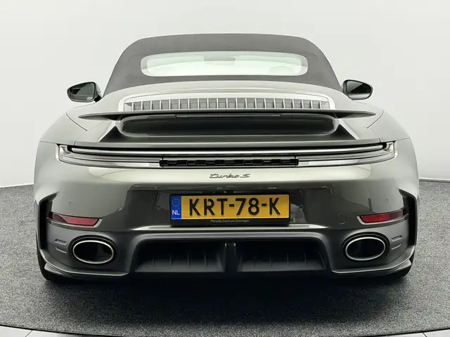 Porsche 911 view 10