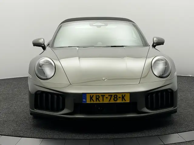 Porsche 911 view 2