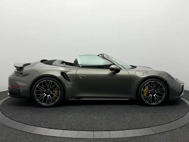 Porsche 911 view 9