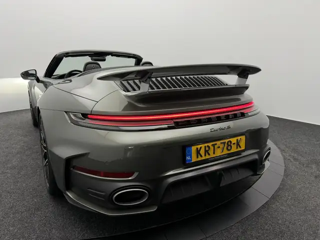Porsche 911 view 14