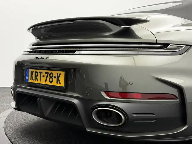 Porsche 911 view 5