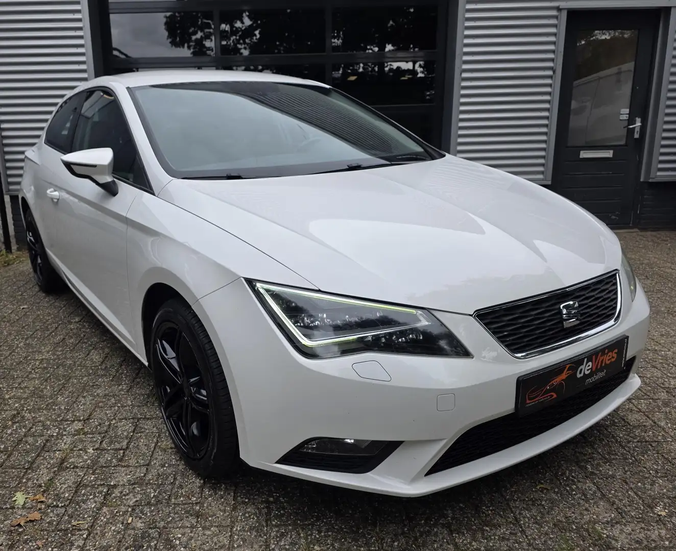 SEAT Leon 1.2 TSI Style Business **LED-CLIMA- BLEUTOOTH ** bijela - 1