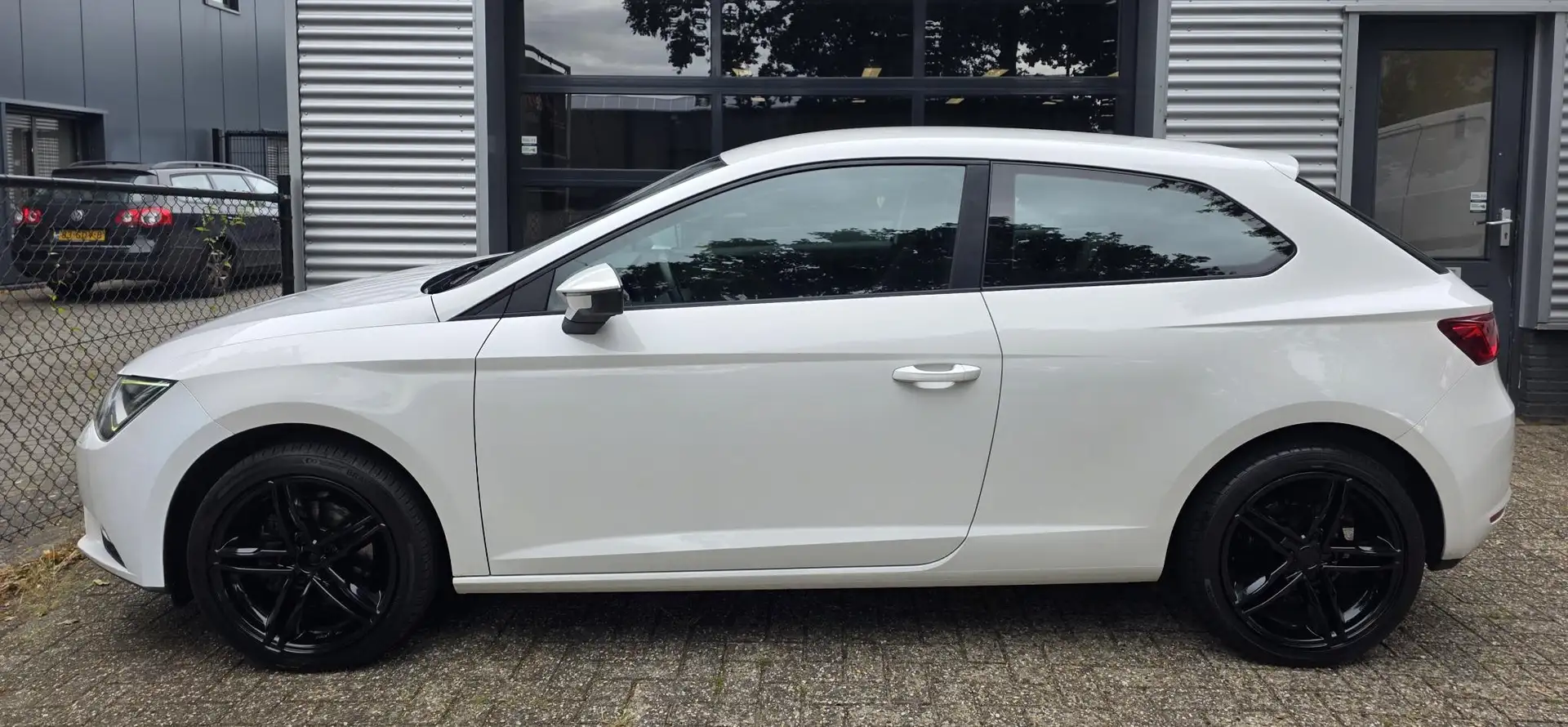 SEAT Leon 1.2 TSI Style Business **LED-CLIMA- BLEUTOOTH ** Wit - 2