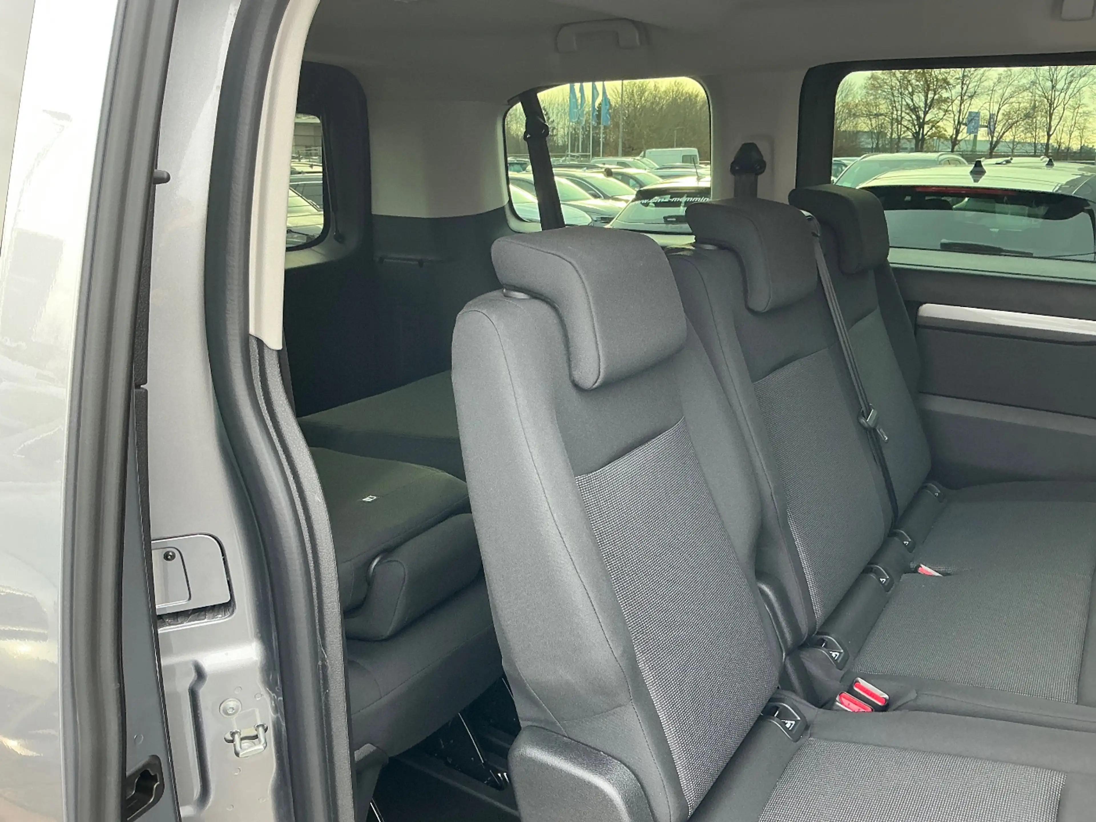 Peugeot Traveller 2.0 BlueHDi 180 L2 Active Klima Paket — photo 12
