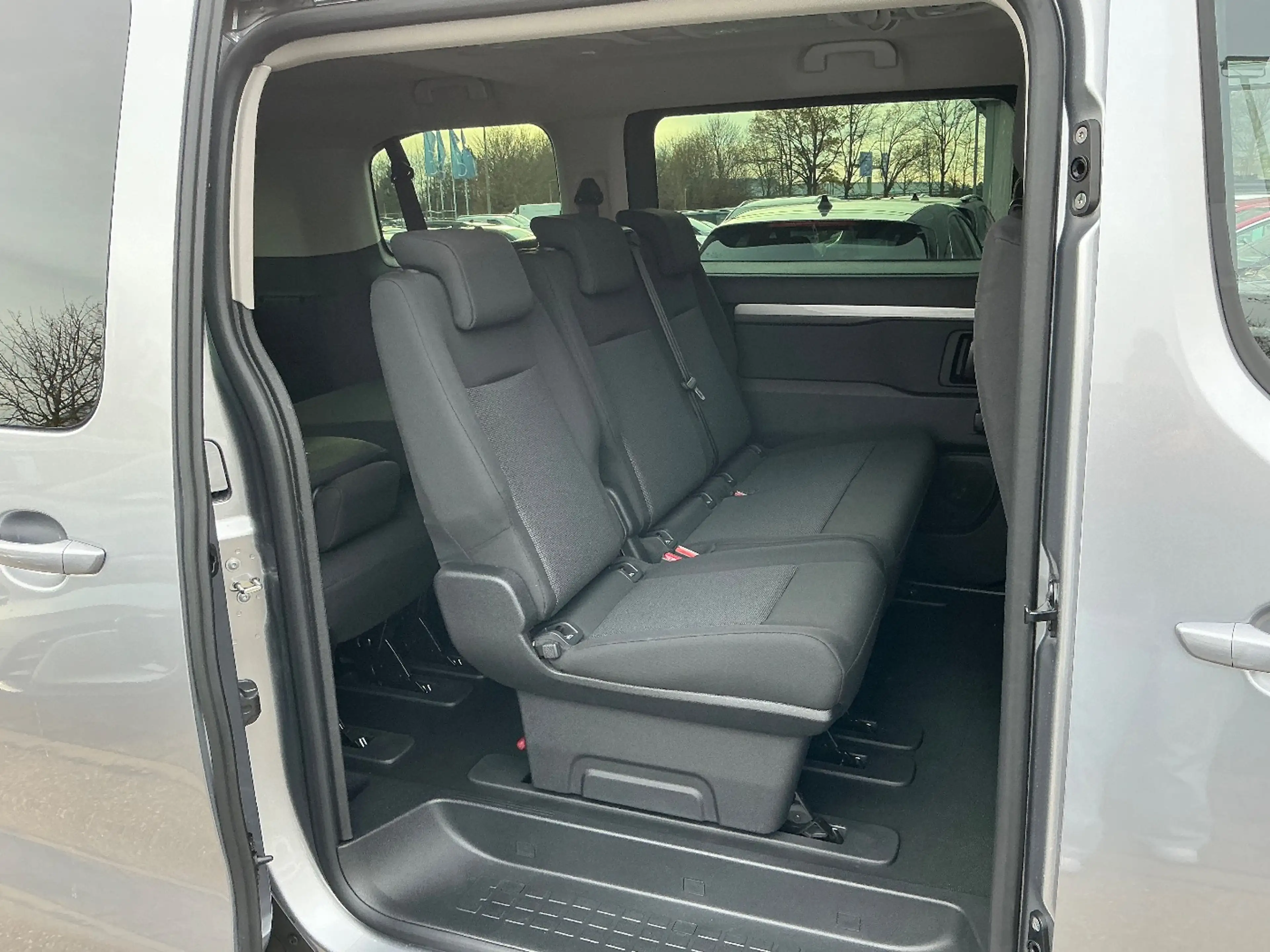 Peugeot Traveller 2.0 BlueHDi 180 L2 Active Klima Paket — photo 11