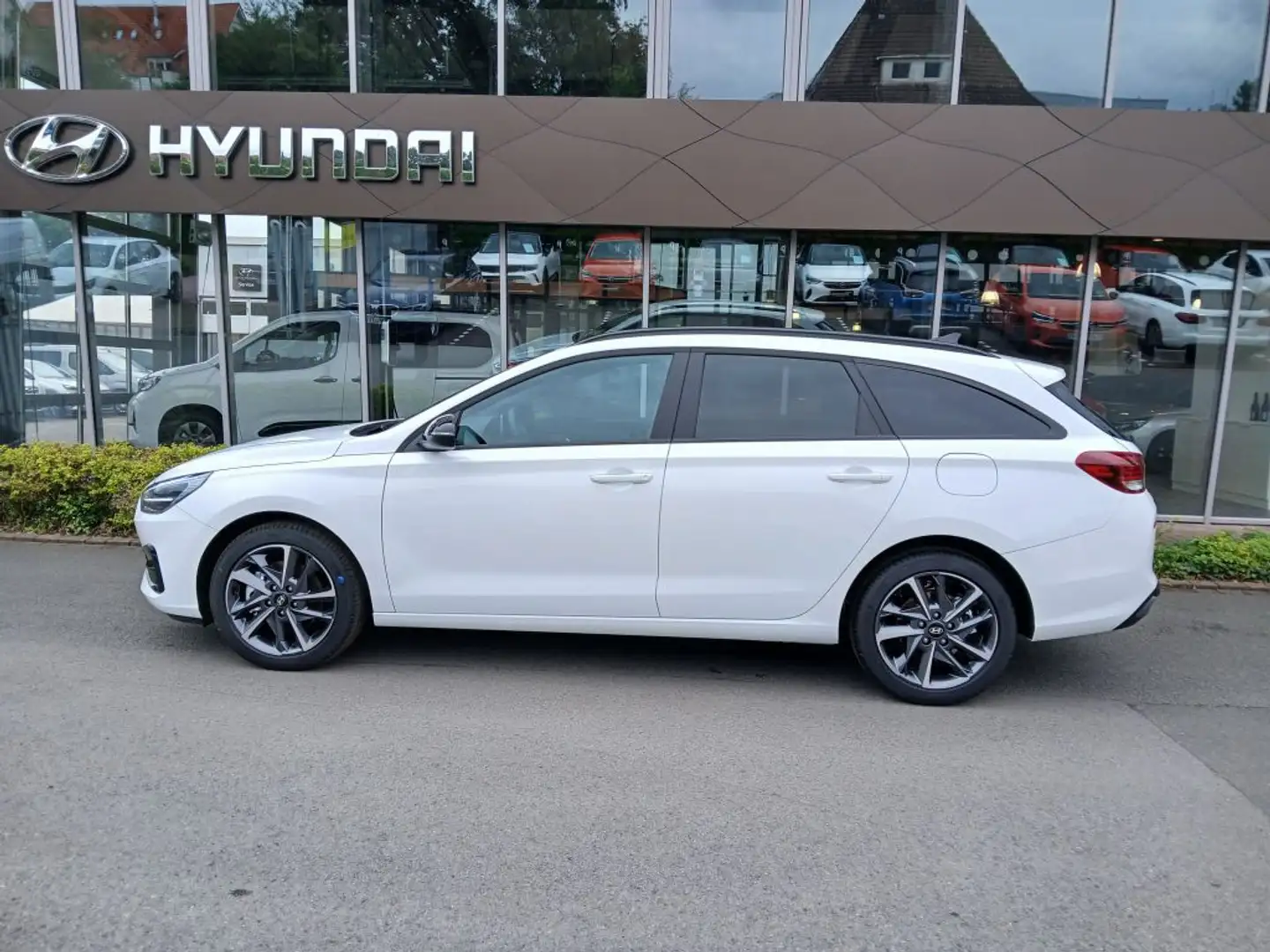 Hyundai i30 Kombi 1.0 T-GDI DCT Advantage Weiß - 2