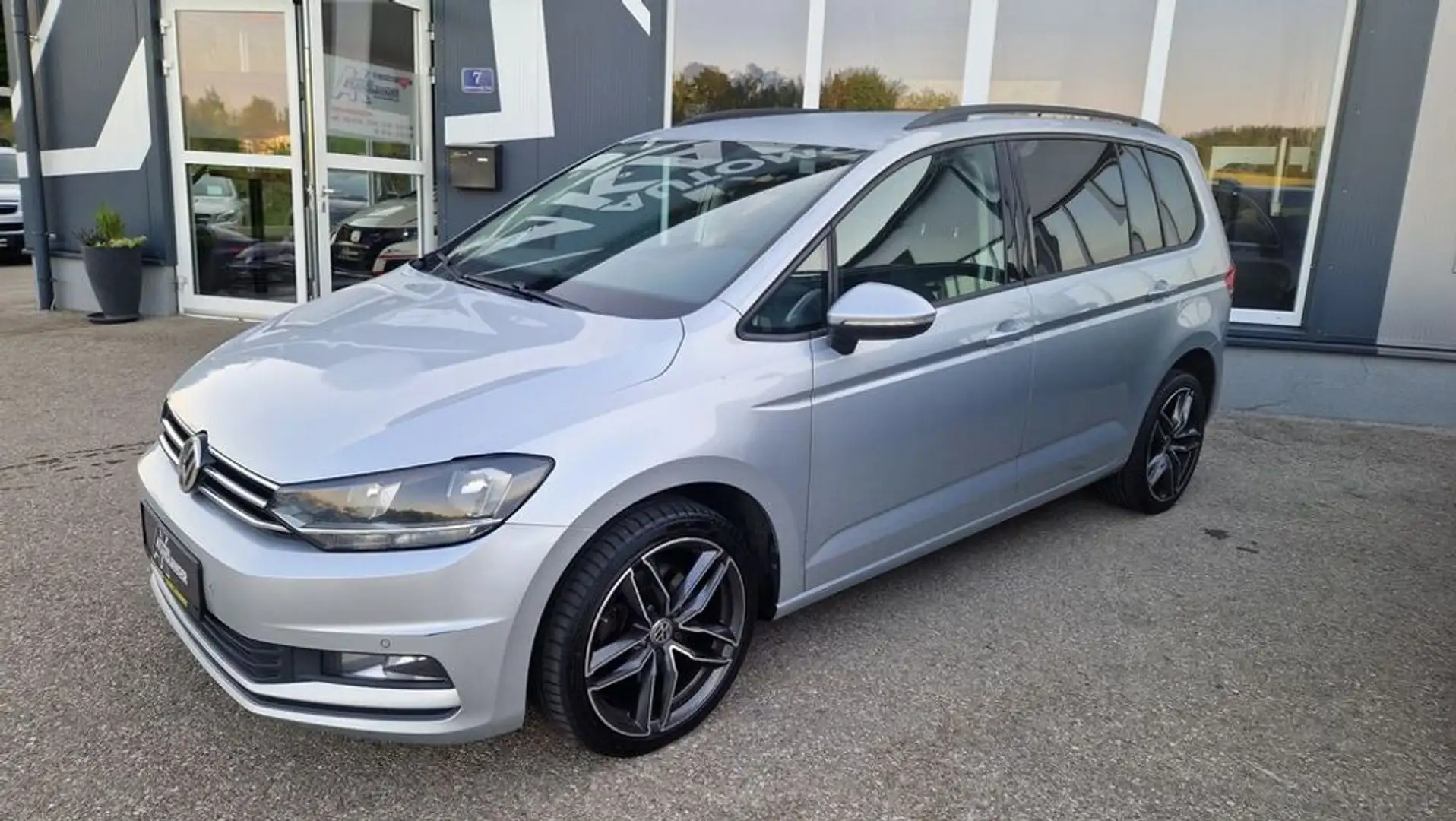 Volkswagen Touran SCR TDI DSG Silber - 2