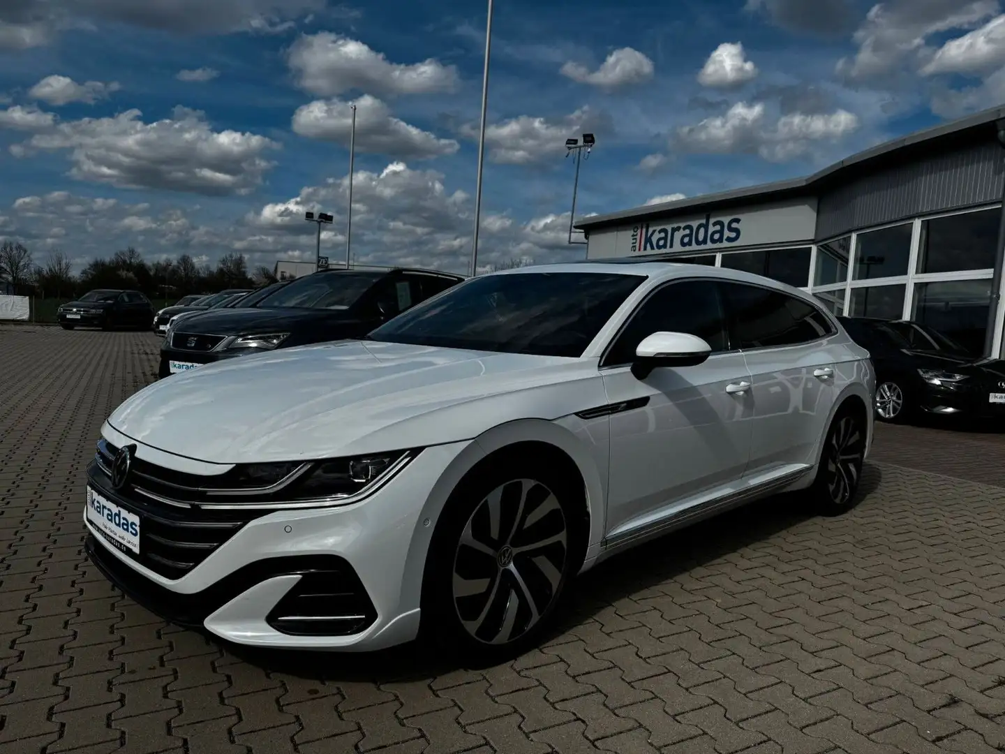 Volkswagen Arteon SB 2,0 TSI  R-Line/AUT/AHK/LED/PANO/KAM Weiß - 1