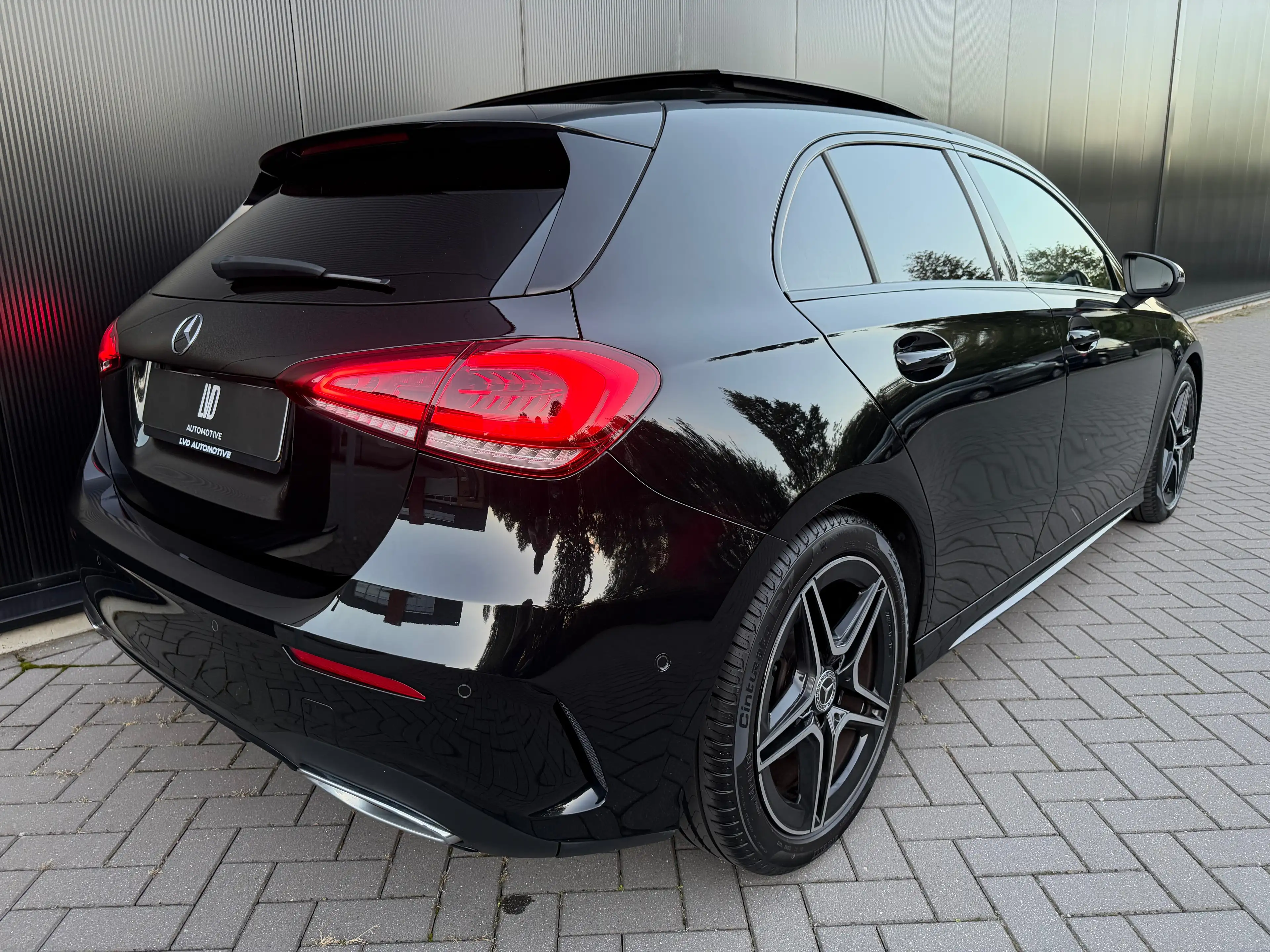 Mercedes-Benz A 200 A-Klasse AMG NIGHT PANO SFEER LEDER WIDESCREEN — photo 10
