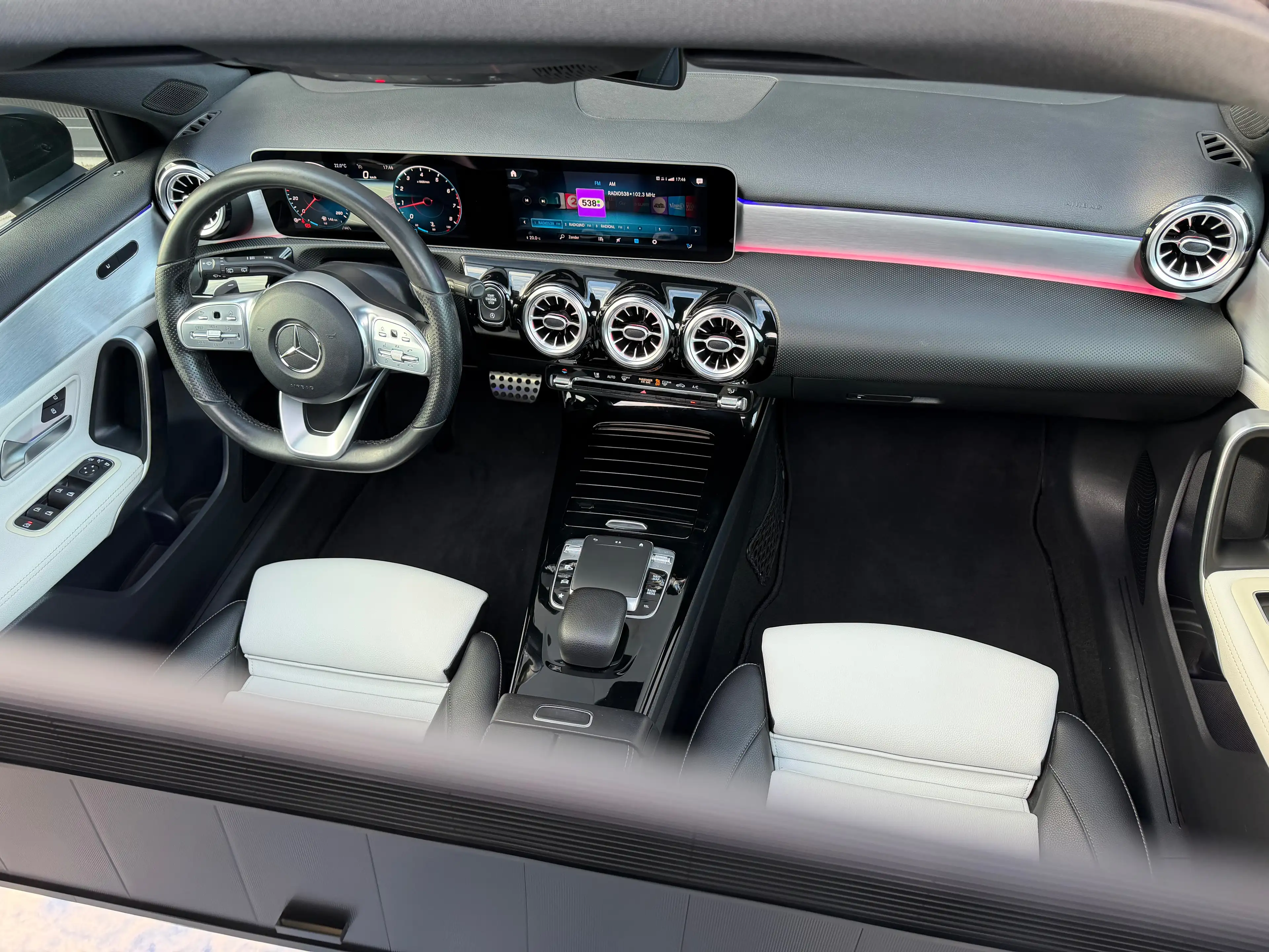 Mercedes-Benz A 200 A-Klasse AMG NIGHT PANO SFEER LEDER WIDESCREEN — photo 3