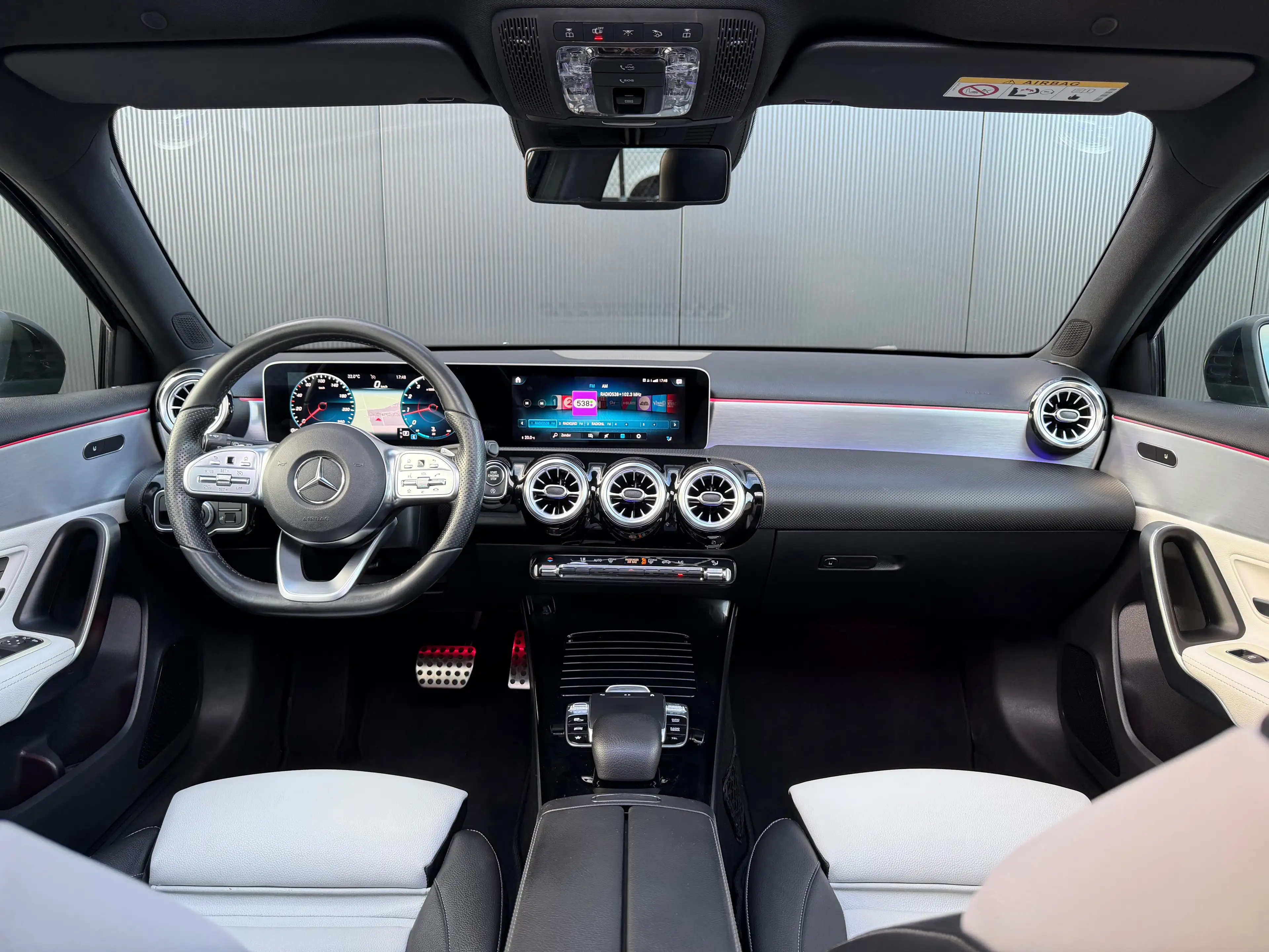 Mercedes-Benz A 200 A-Klasse AMG NIGHT PANO SFEER LEDER WIDESCREEN — photo 11