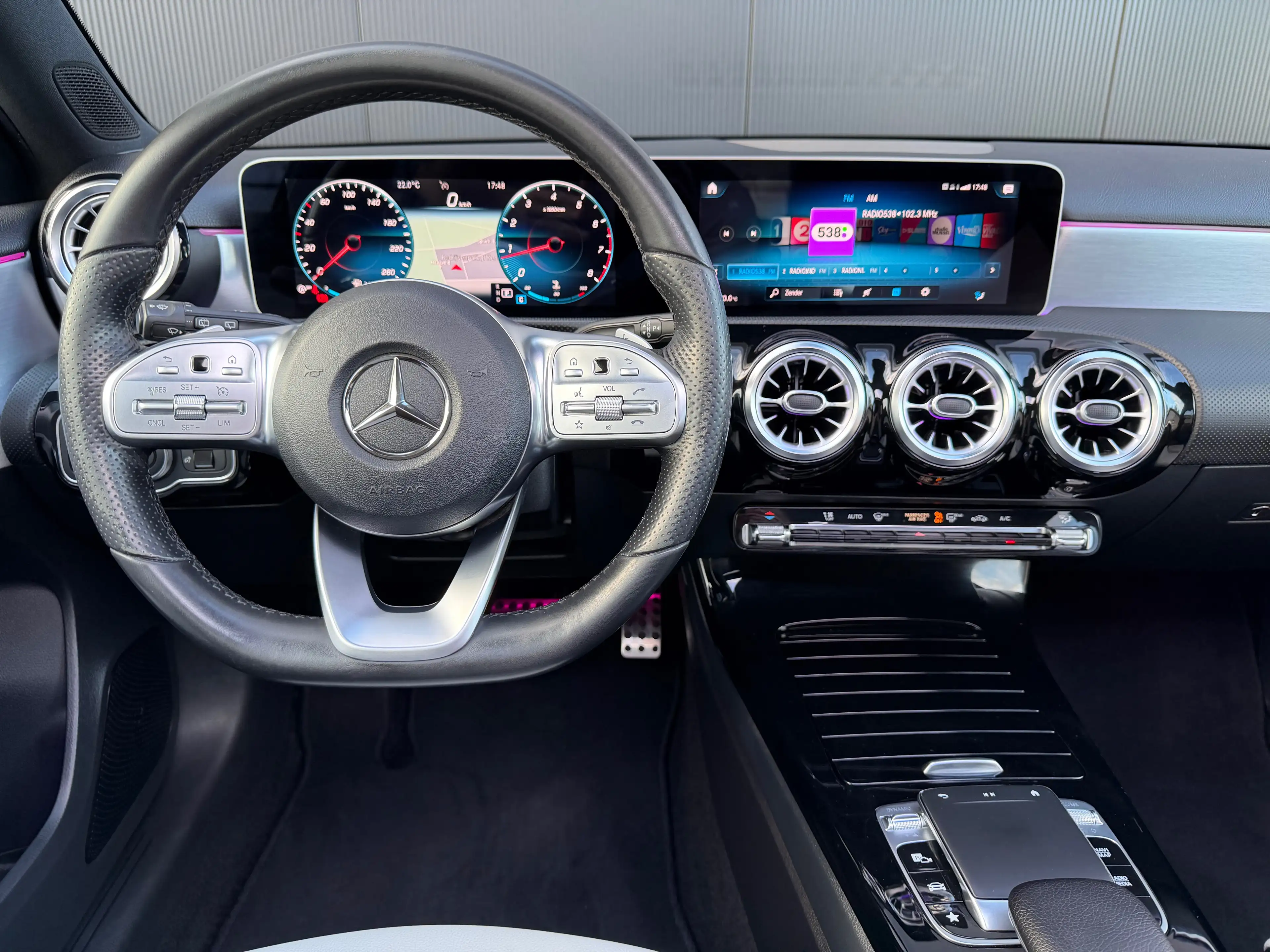 Mercedes-Benz A 200 A-Klasse AMG NIGHT PANO SFEER LEDER WIDESCREEN — photo 12