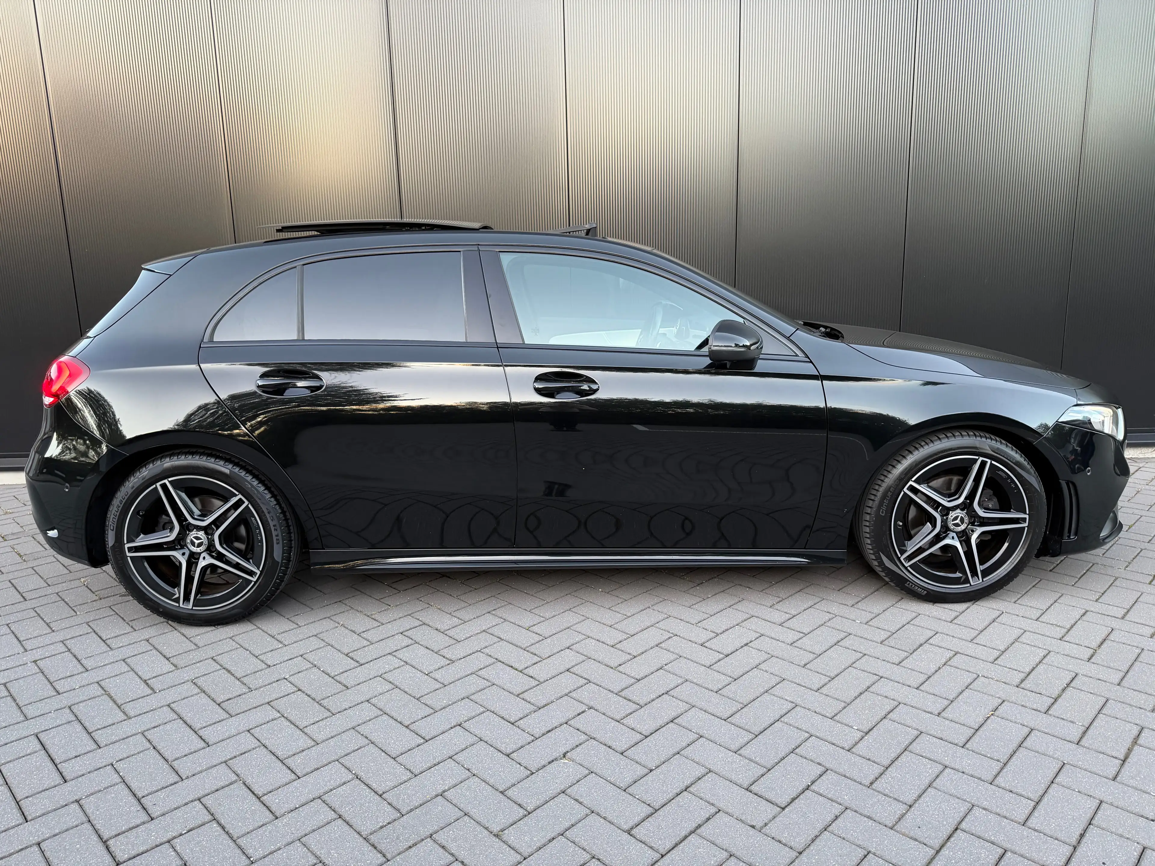 Mercedes-Benz A 200 A-Klasse AMG NIGHT PANO SFEER LEDER WIDESCREEN — photo 9