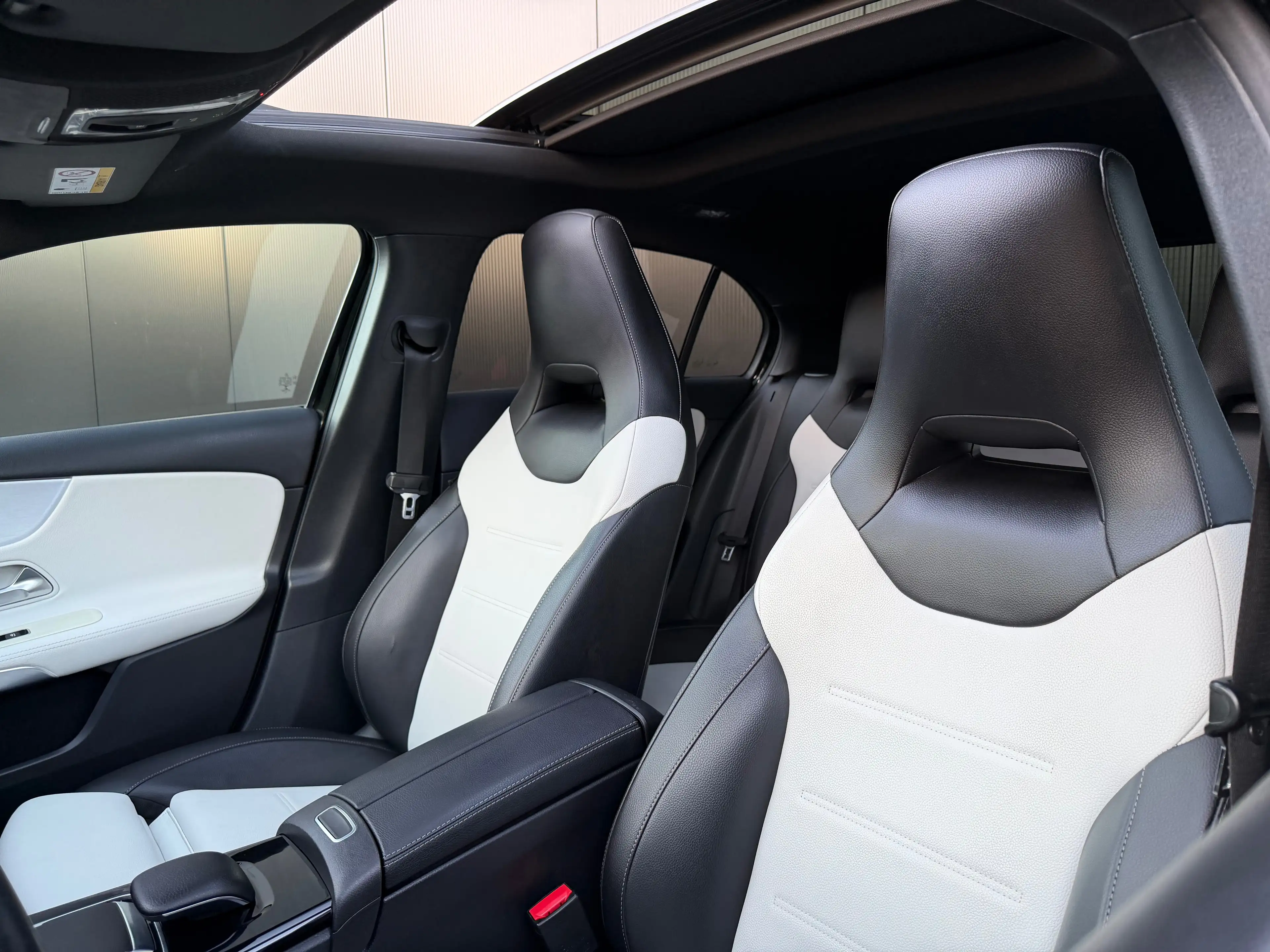 Mercedes-Benz A 200 A-Klasse AMG NIGHT PANO SFEER LEDER WIDESCREEN — photo 7
