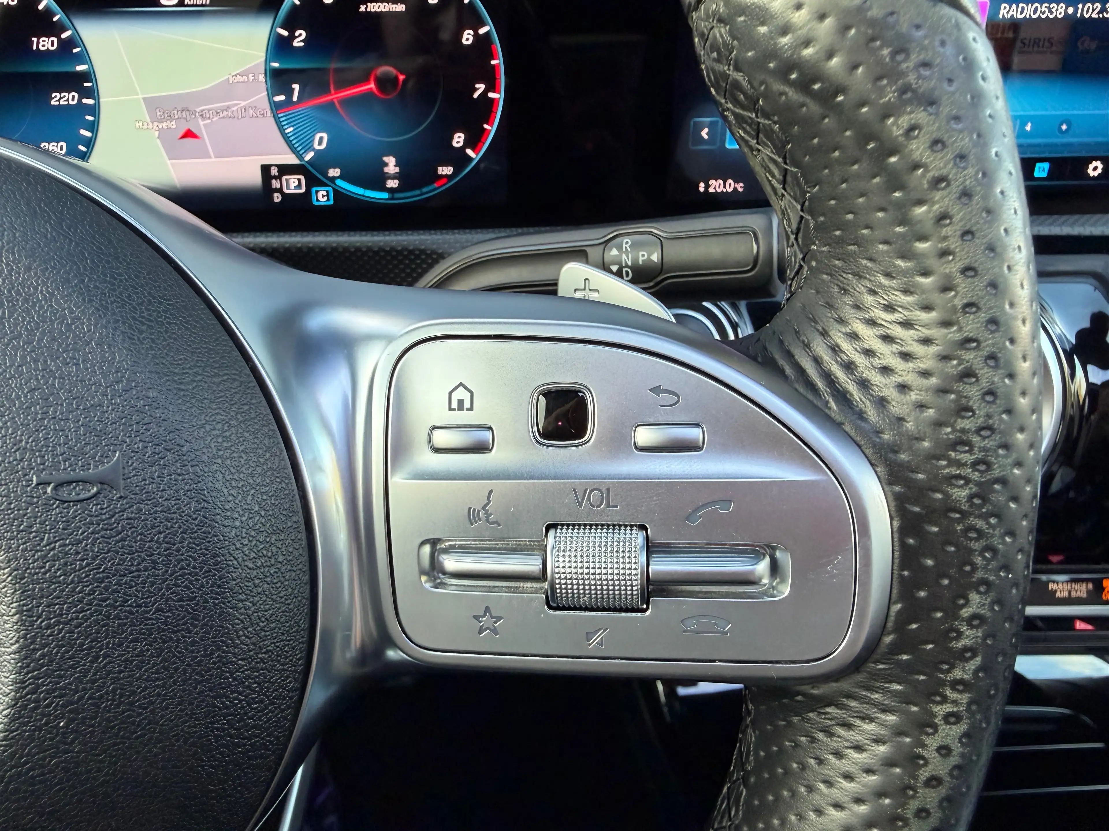 Mercedes-Benz A 200 A-Klasse AMG NIGHT PANO SFEER LEDER WIDESCREEN — photo 15