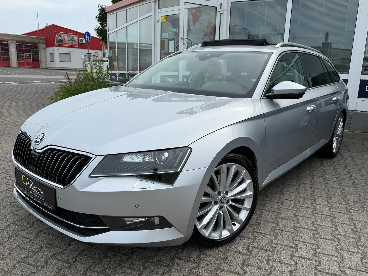 Skoda Superb Style 4x4Pano*PDC*Ahk.*TÜV NEU* Gris - 1