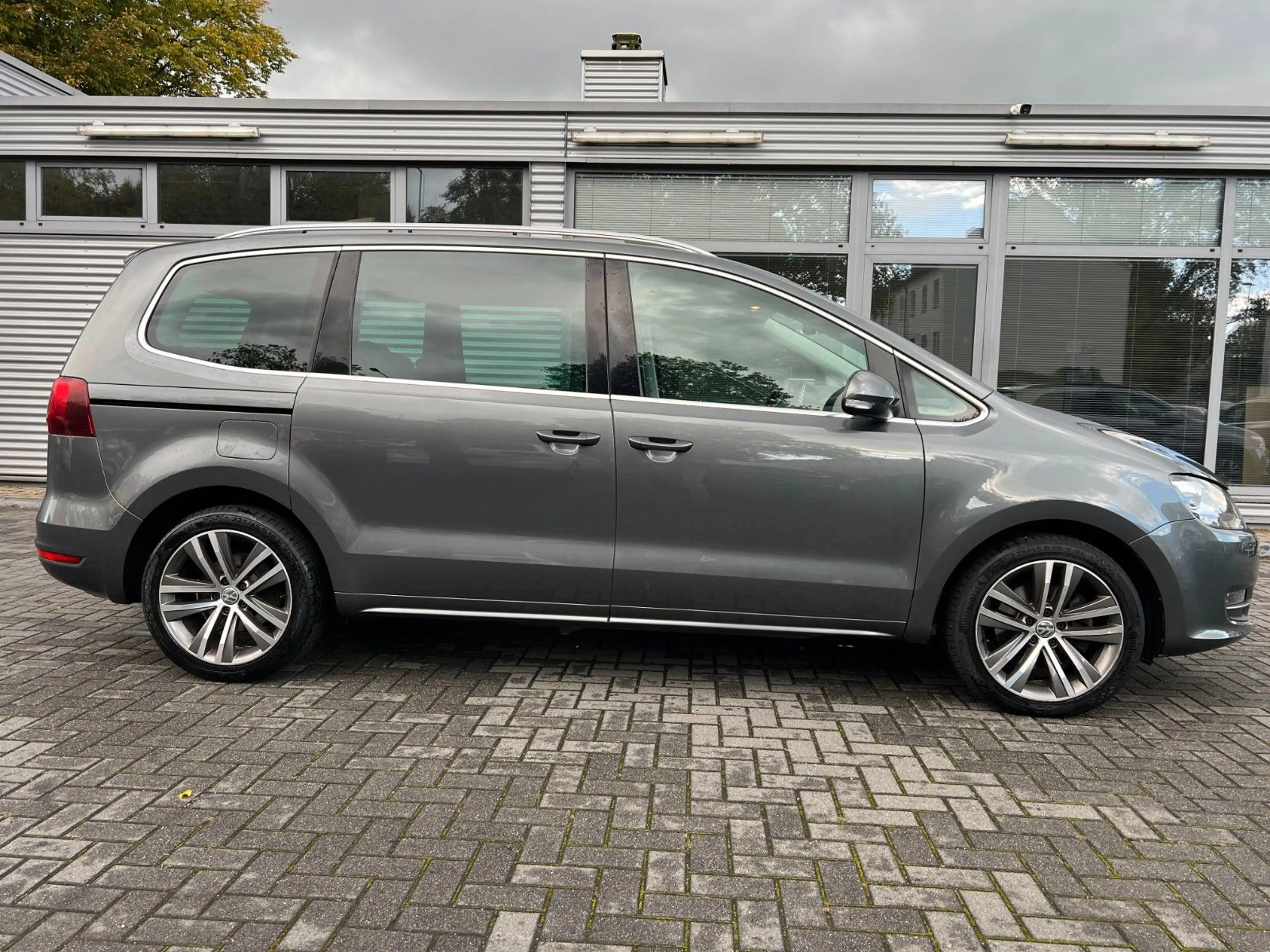 Volkswagen Sharan Highline/ 7 Sitzer/Leder/Kamera — photo 4