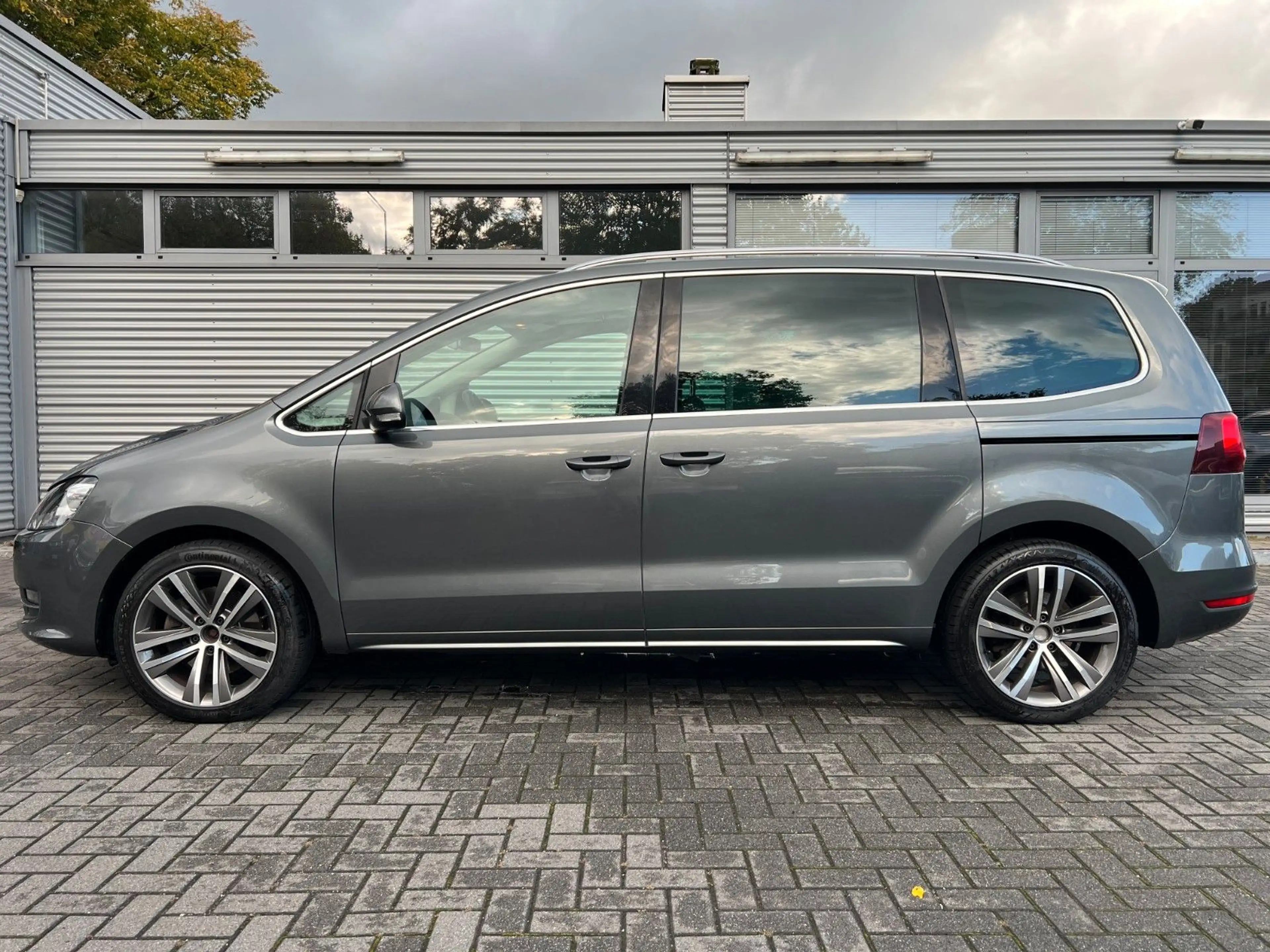 Volkswagen Sharan Highline/ 7 Sitzer/Leder/Kamera — photo 5
