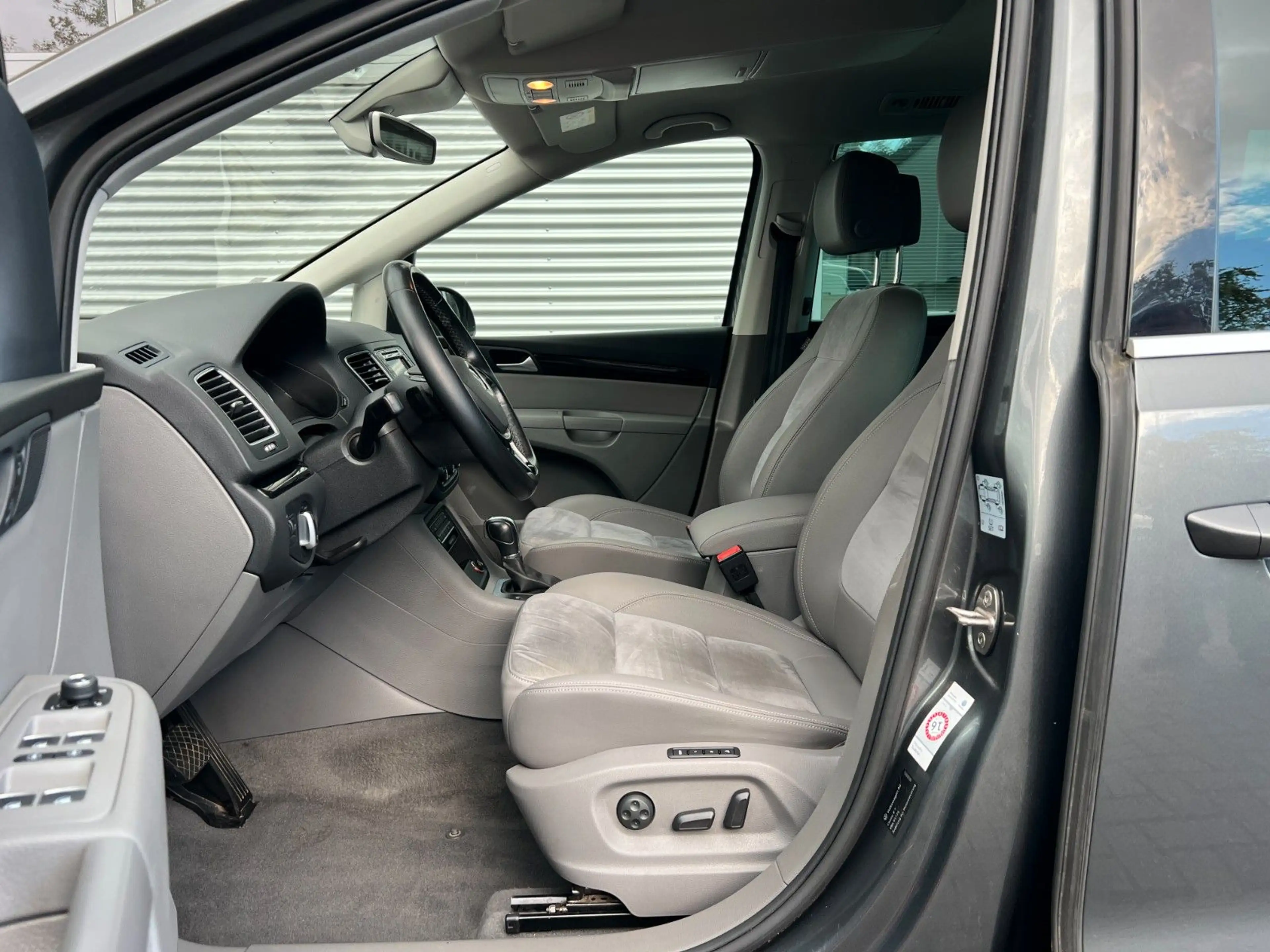 Volkswagen Sharan Highline/ 7 Sitzer/Leder/Kamera — photo 12