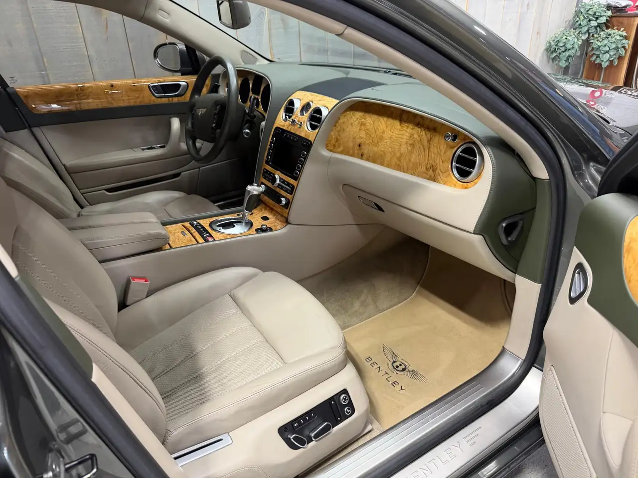 Bentley Flying Spur fotografie Bentley Flying Spur