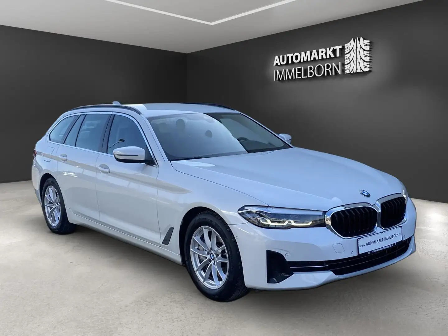 BMW 530 d VollLeder*Kamera*Led*LiveCP*Navi*DAB*Winte bijela - 1