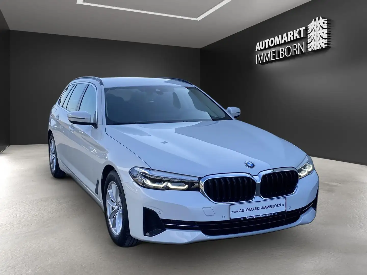 BMW 530 d VollLeder*Kamera*Led*LiveCP*Navi*DAB*Winte bijela - 2