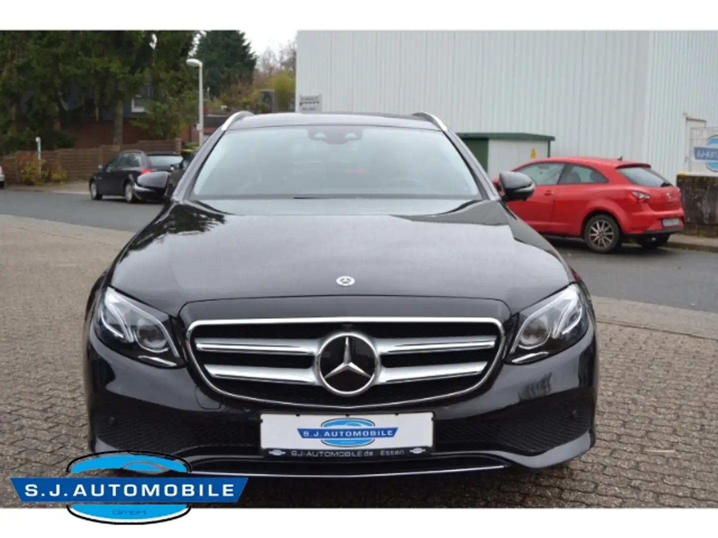Mercedes-Benz E 400 T Modell d 4Matic, Pano,AHK,TOP Noir - 2