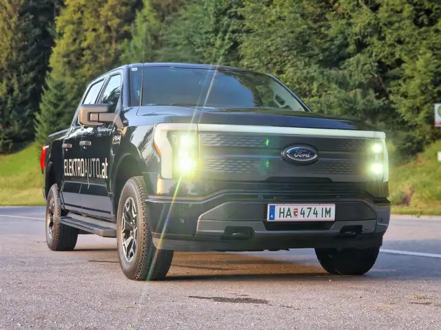 Ford F 150 Lightning XLT 98kWh AT Zulassung CCS Lader EU Navi