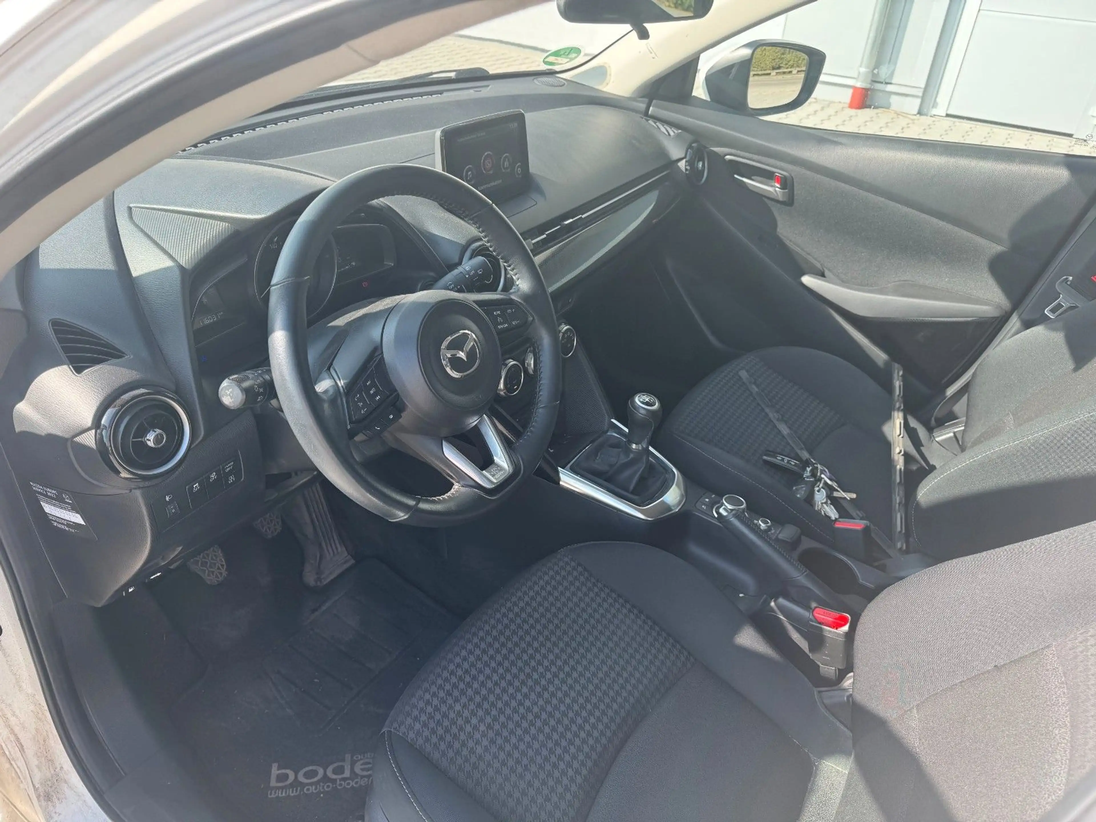 Mazda 2 Lim. Kizoku — photo 4
